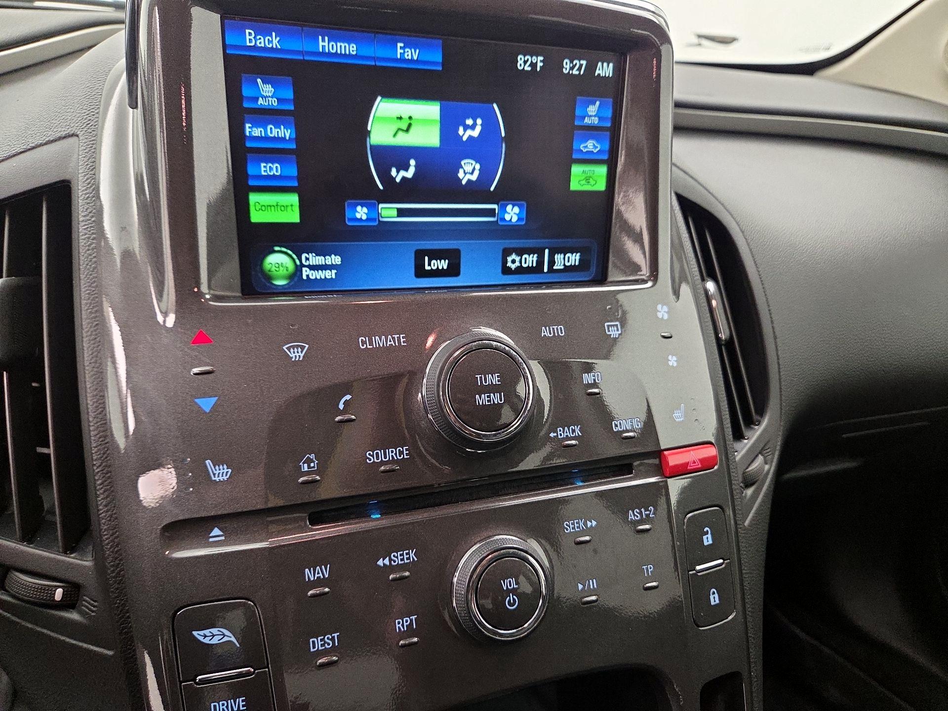 Thumbnail: 2015 Chevrolet Volt - 17
