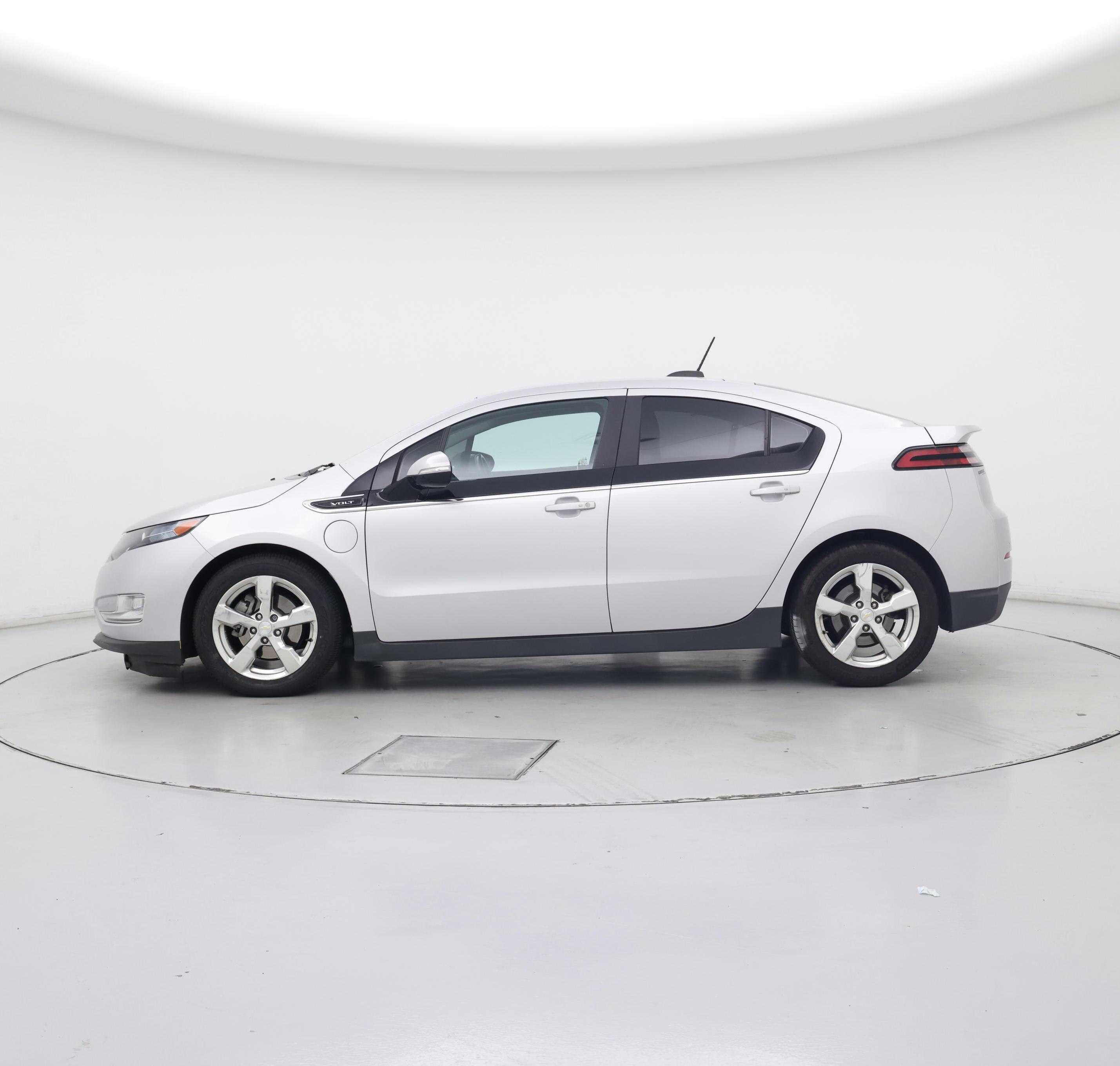 Thumbnail: 2015 Chevrolet Volt - 3
