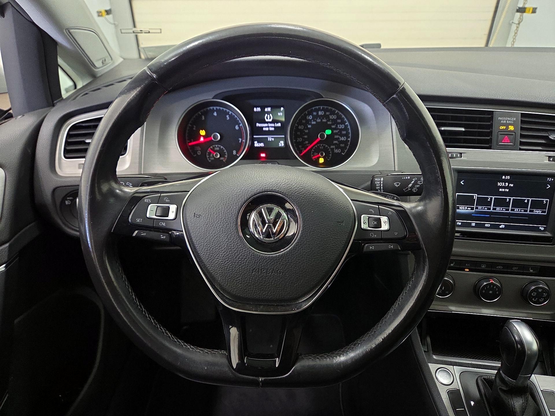 Thumbnail: 2017 Volkswagen Golf - 10