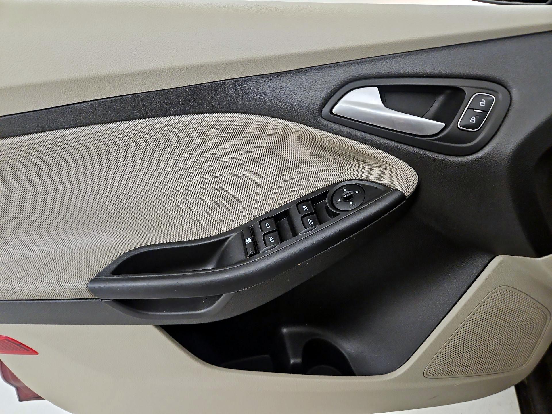 Thumbnail: 2017 Ford Focus - 12