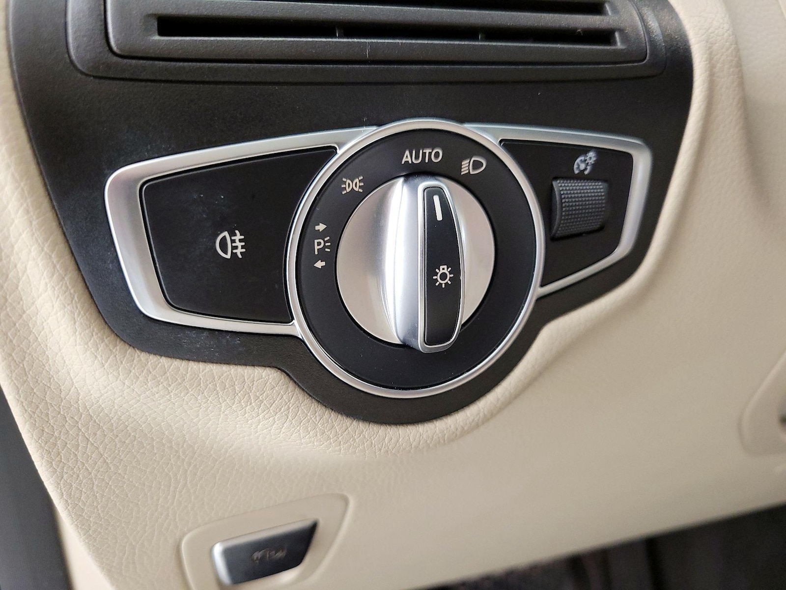 2021 Mercedes-Benz GLC GLC300 - Photo 14