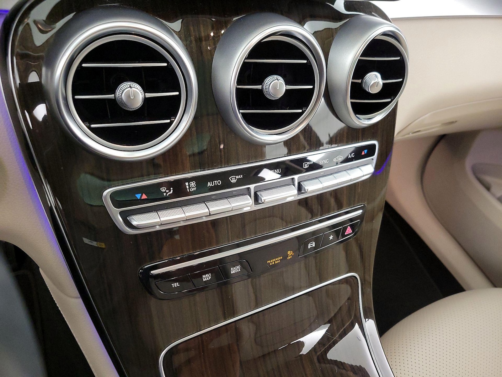 2021 Mercedes-Benz GLC GLC300 - Photo 17