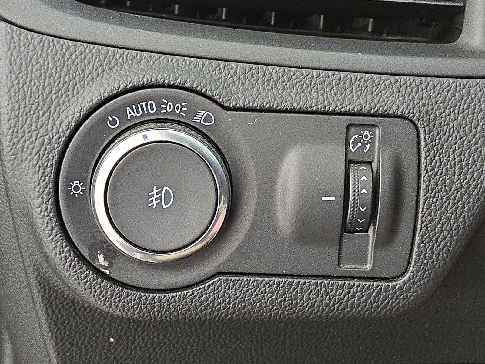2017 Buick Envision Essence - Photo 14