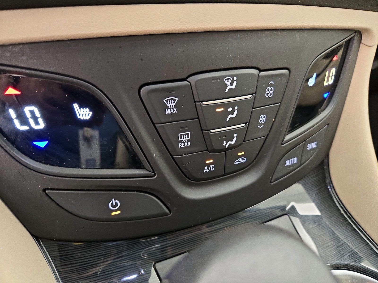2017 Buick Envision Essence - Photo 17