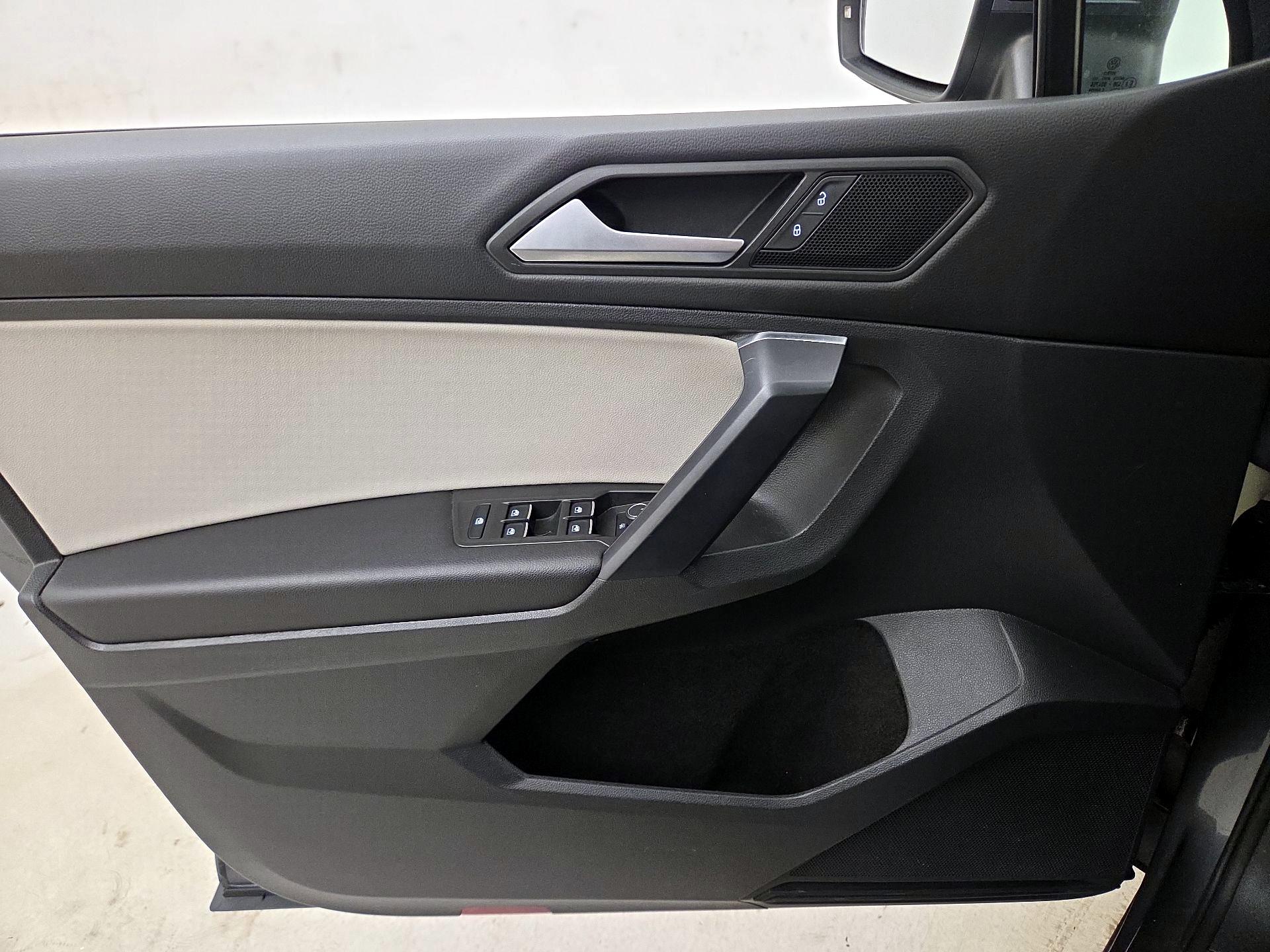 Thumbnail: 2021 Volkswagen Tiguan - 12