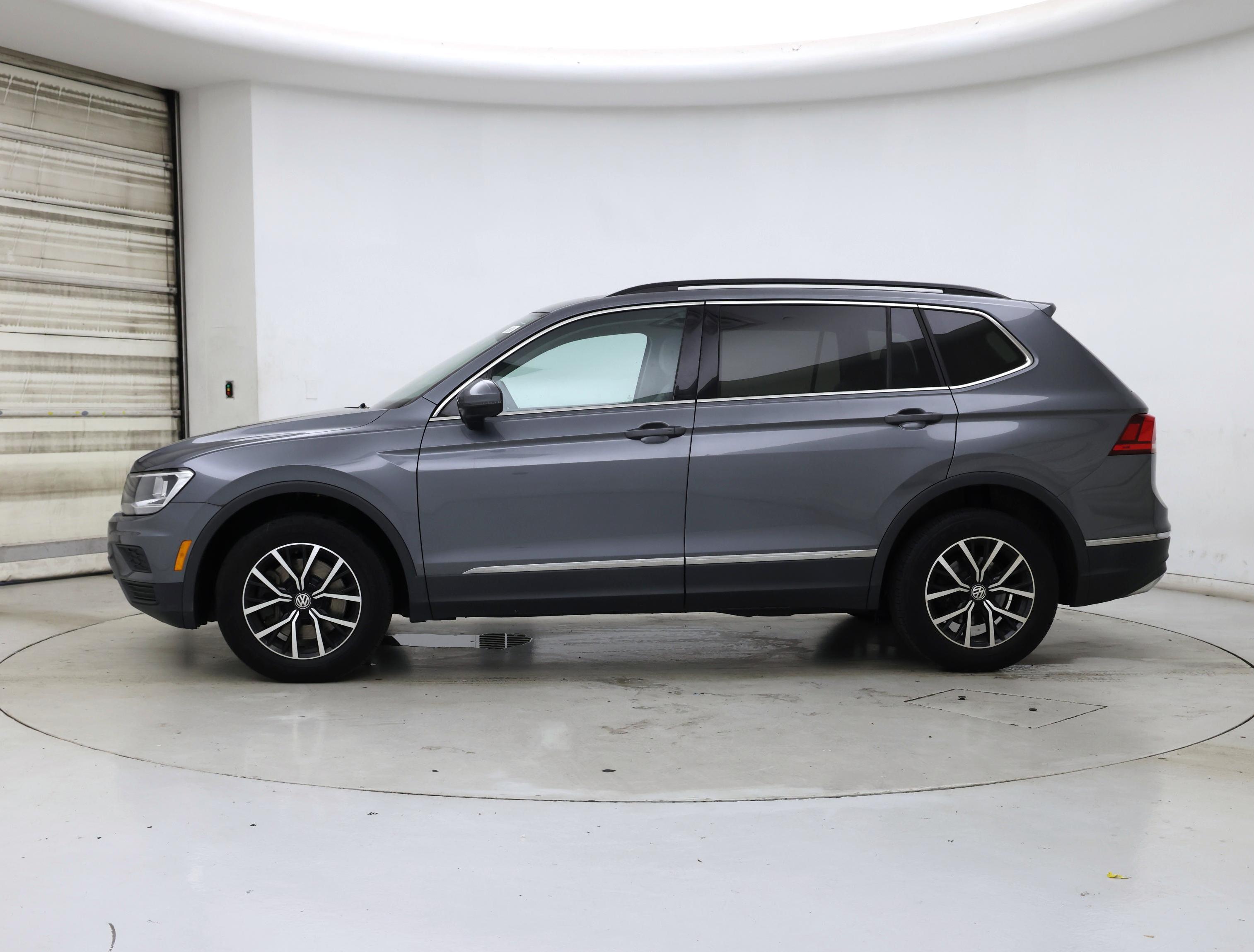 Thumbnail: 2021 Volkswagen Tiguan - 3