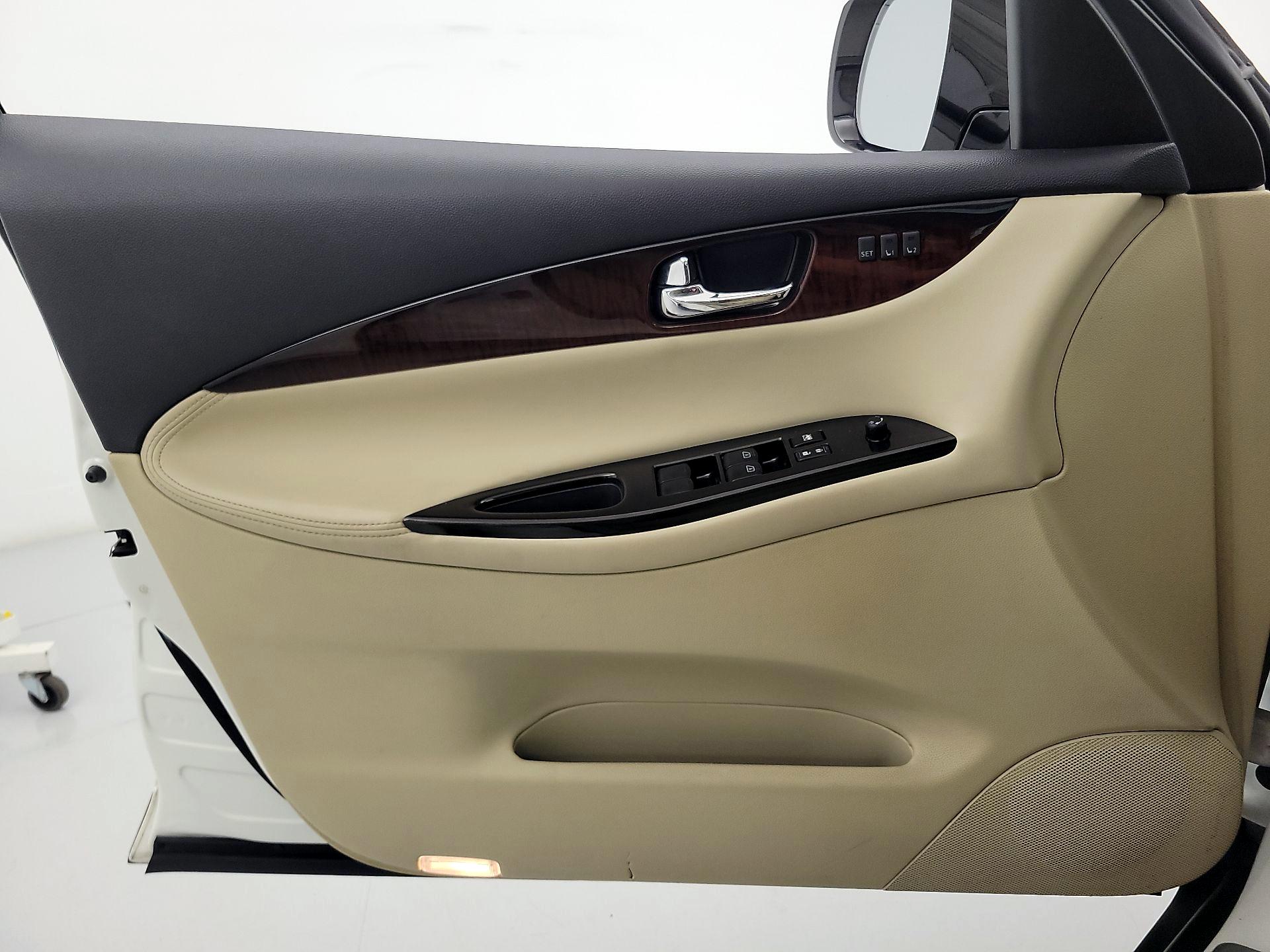 Thumbnail: 2017 INFINITI QX50 - 12