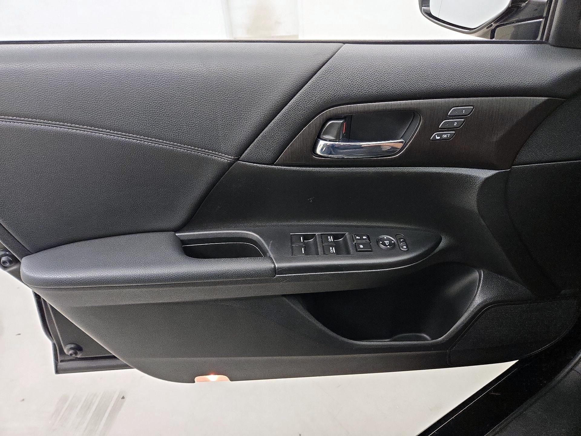 Thumbnail: 2015 Honda Accord - 12