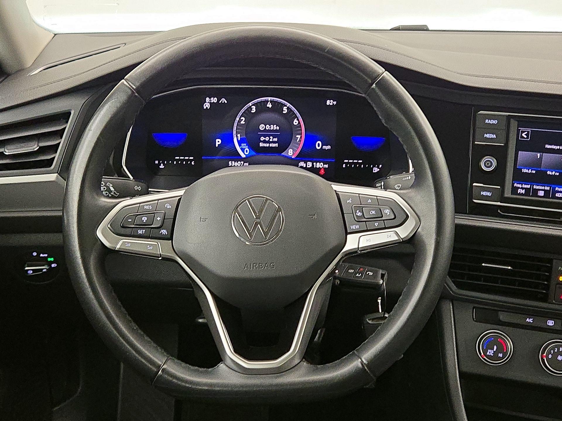 Thumbnail: 2023 Volkswagen Jetta - 10