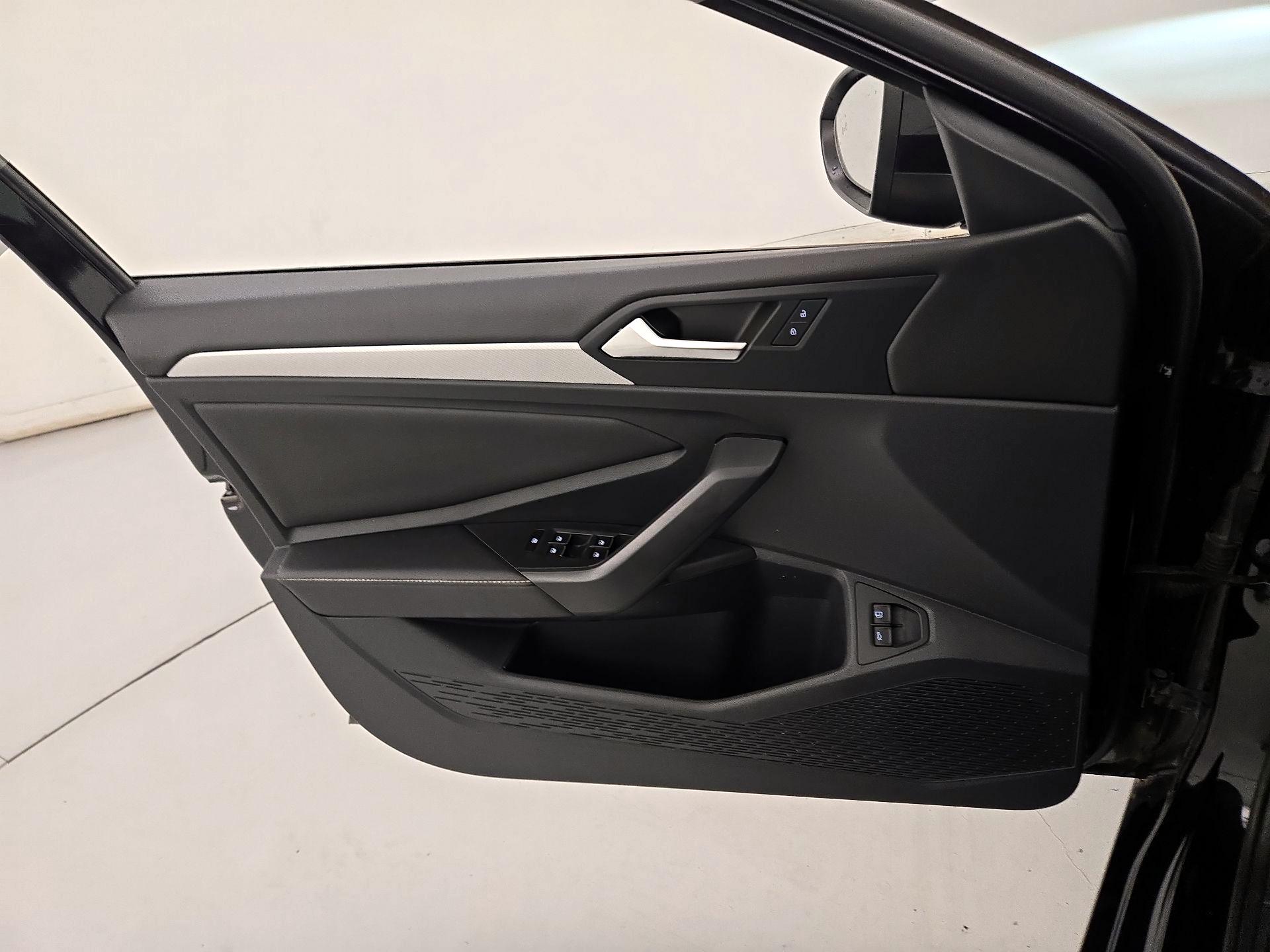 Thumbnail: 2023 Volkswagen Jetta - 12