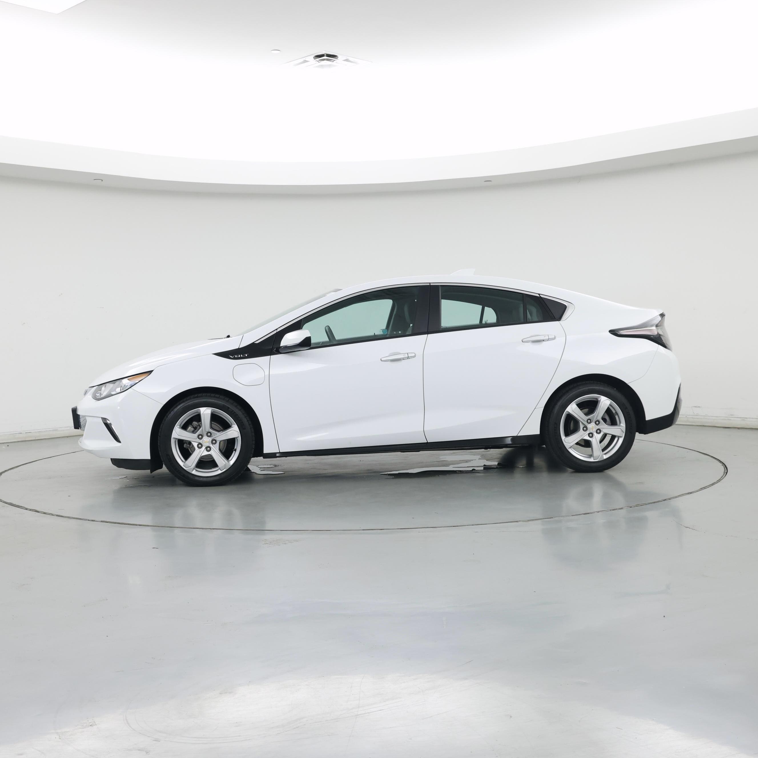 Thumbnail: 2018 Chevrolet Volt - 3