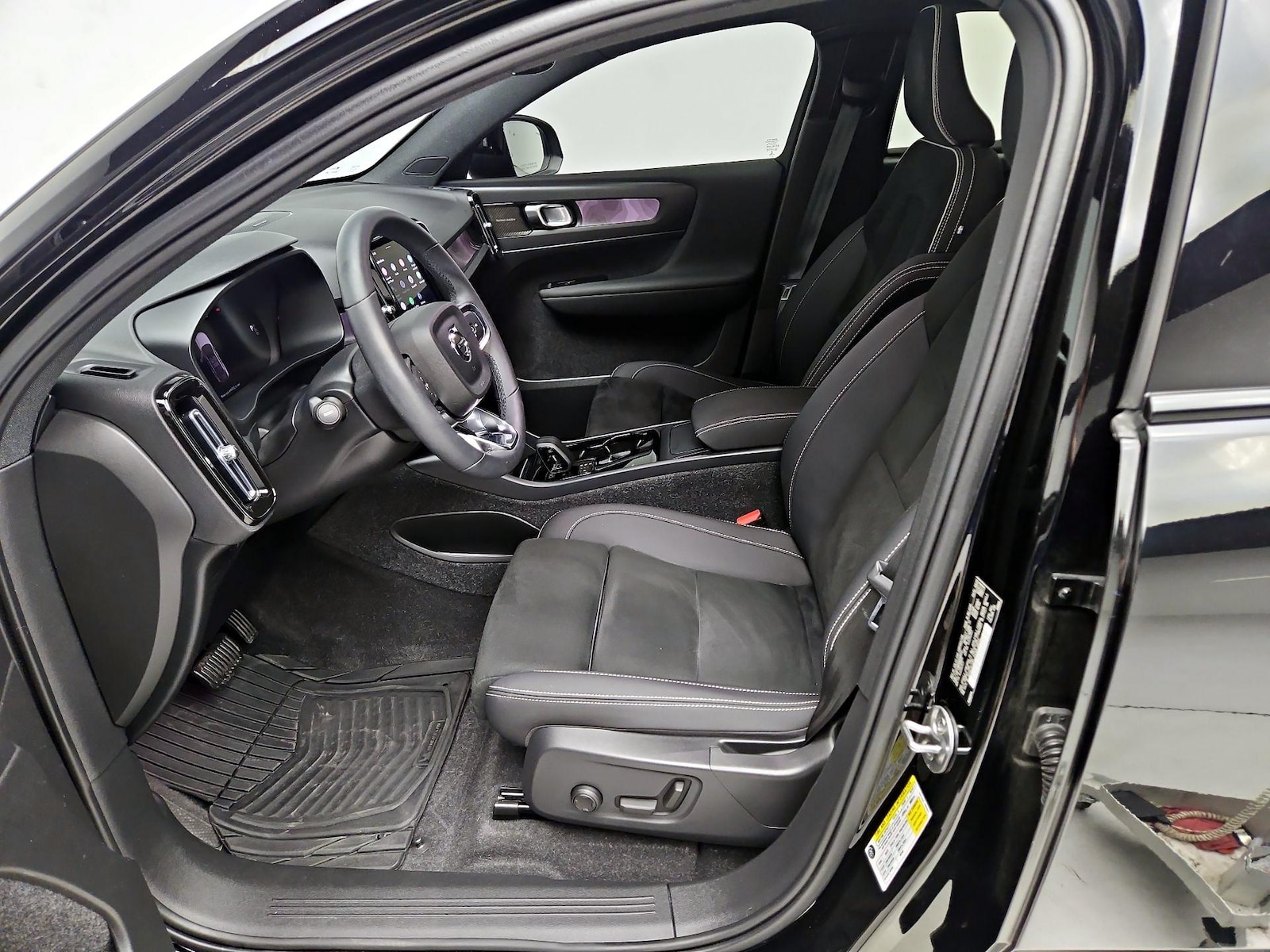 2022 Volvo C40 Ultimate - Photo 12