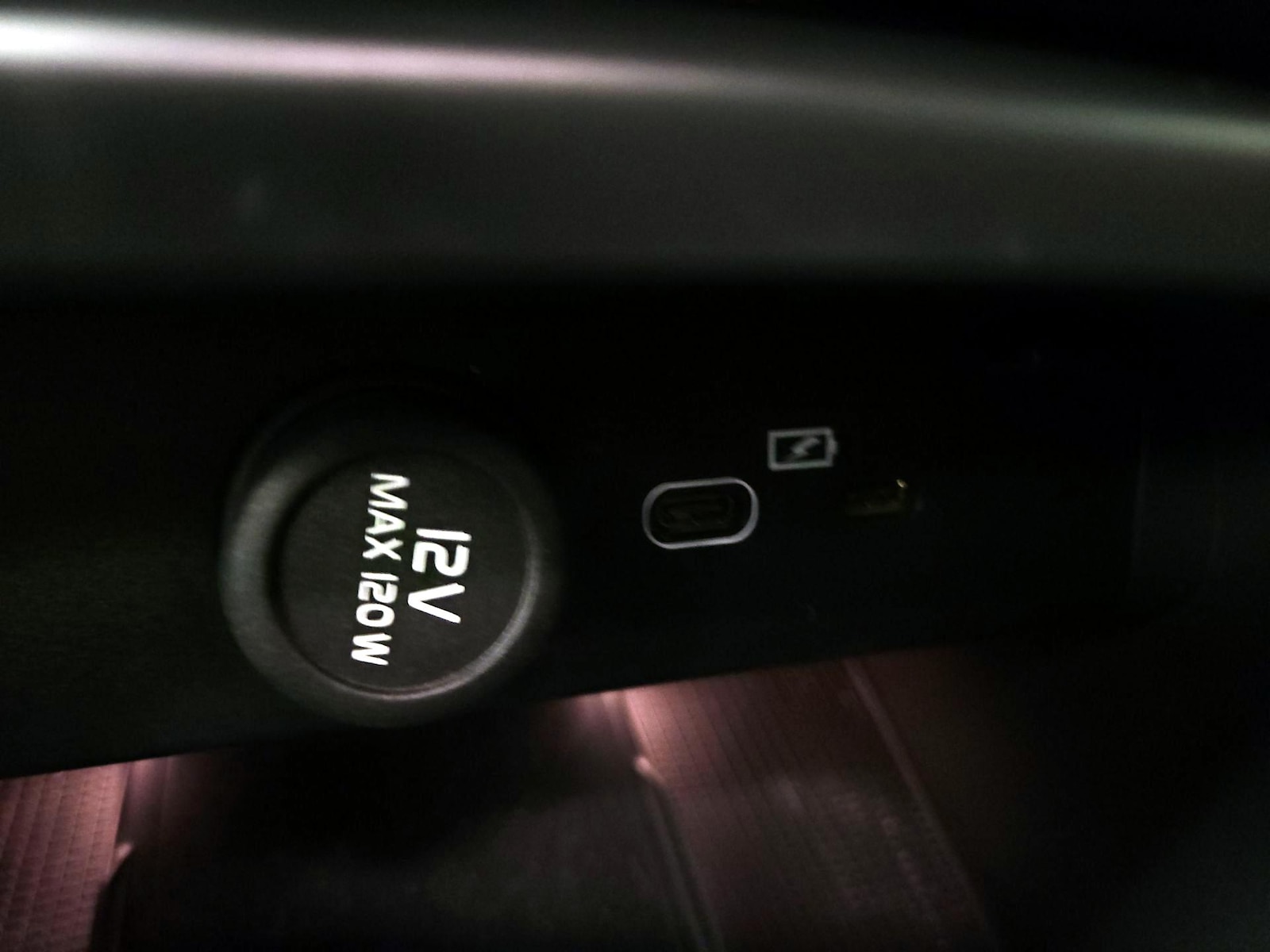 2022 Volvo C40 Ultimate - Photo 18
