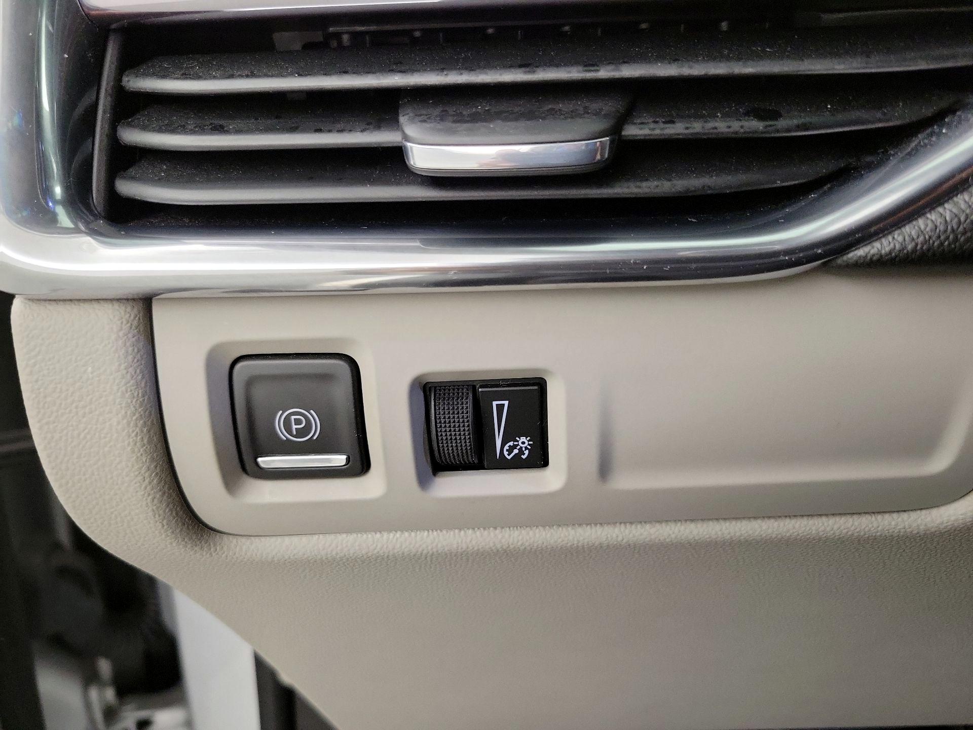 Thumbnail: 2021 Cadillac XT4 - 13