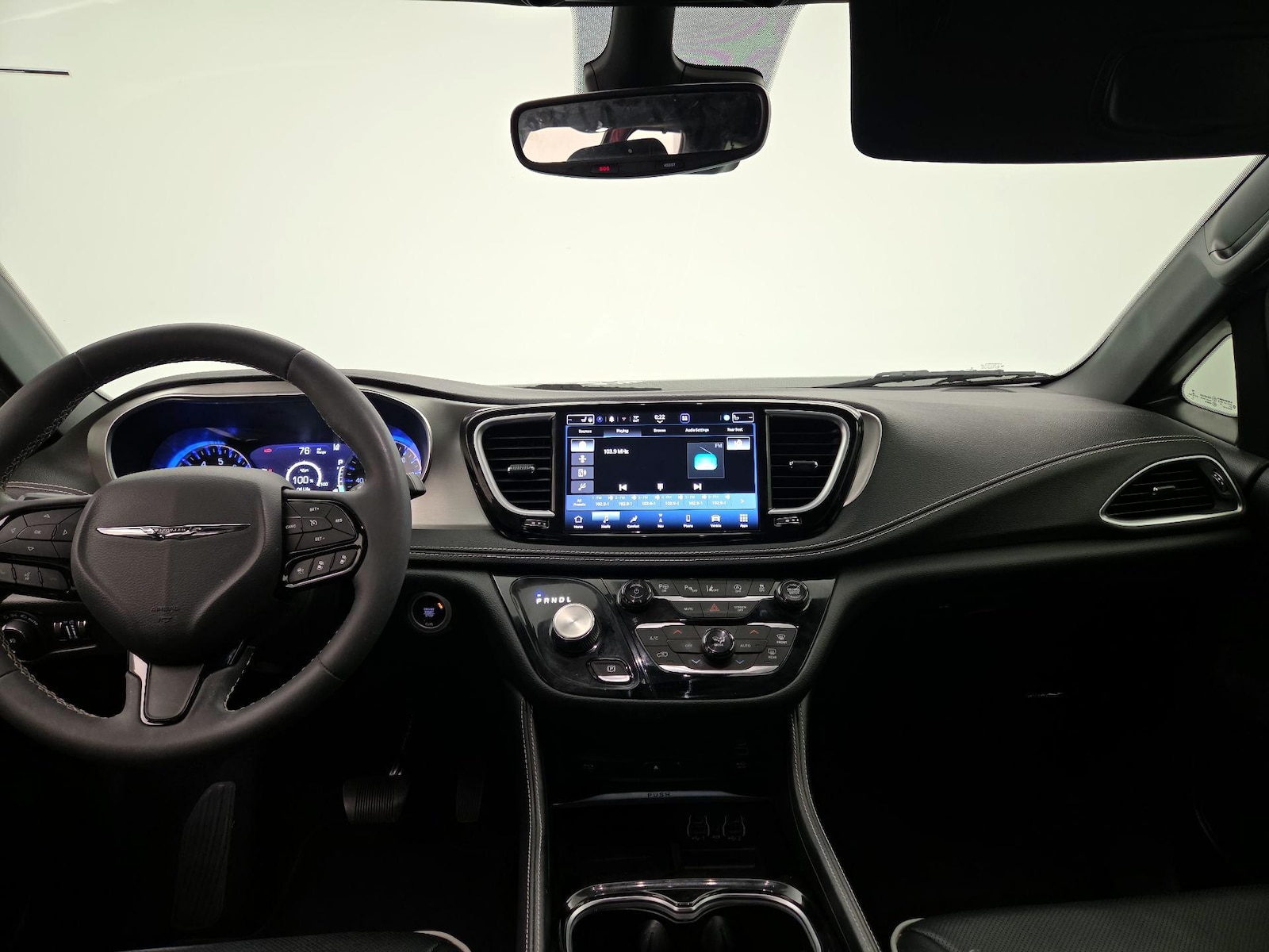 2023 Chrysler Pacifica Limited - Photo 10