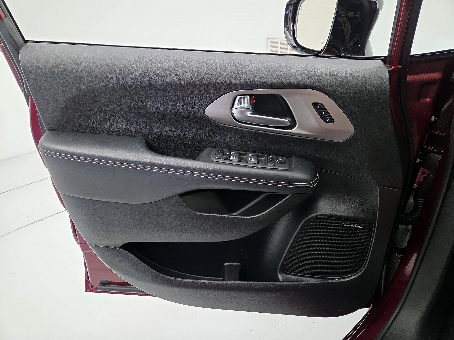 Thumbnail: 2023 Chrysler Pacifica - 12