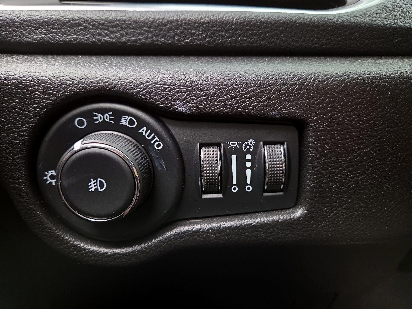 2023 Chrysler Pacifica Limited - Photo 14