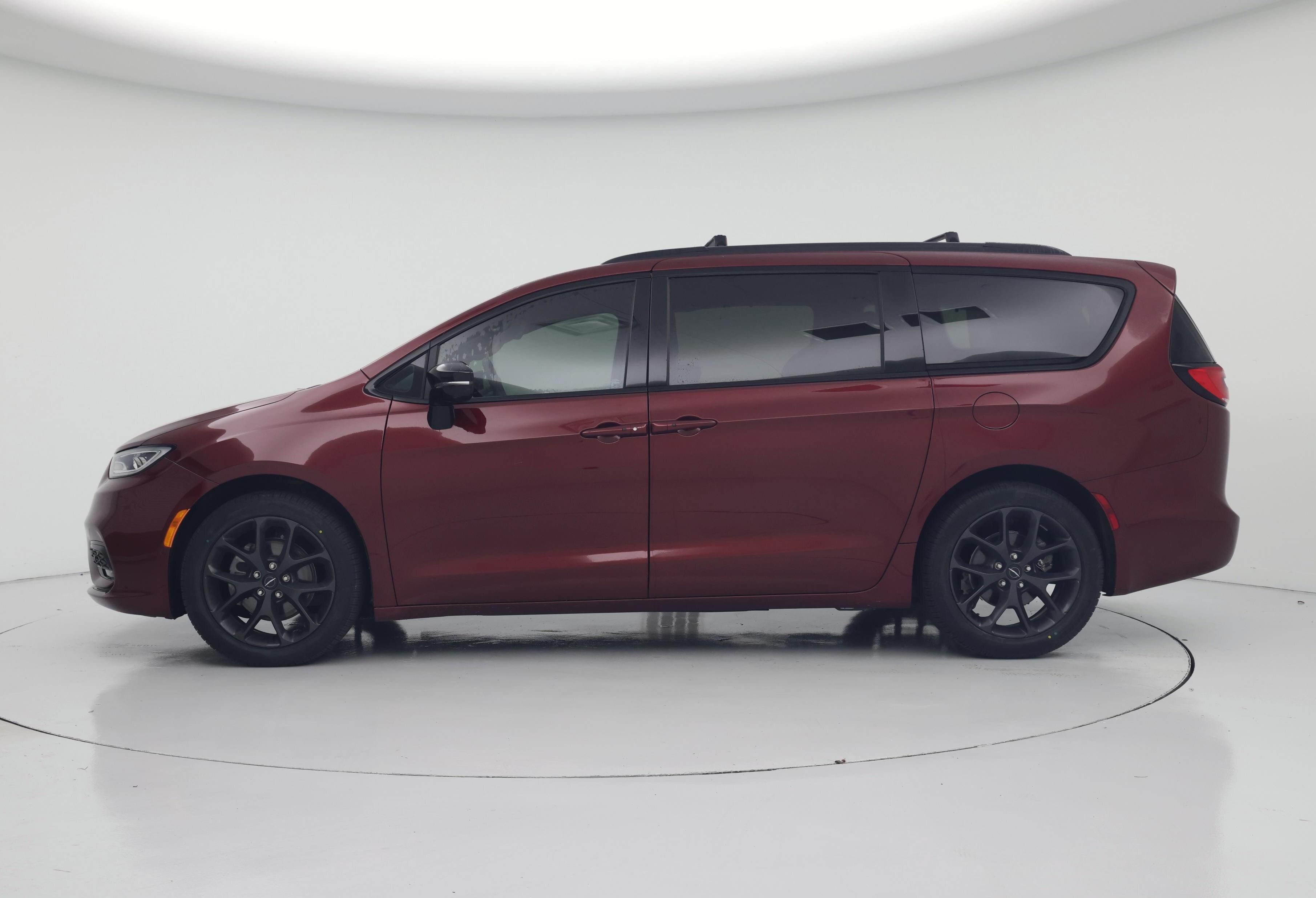 Thumbnail: 2023 Chrysler Pacifica - 3