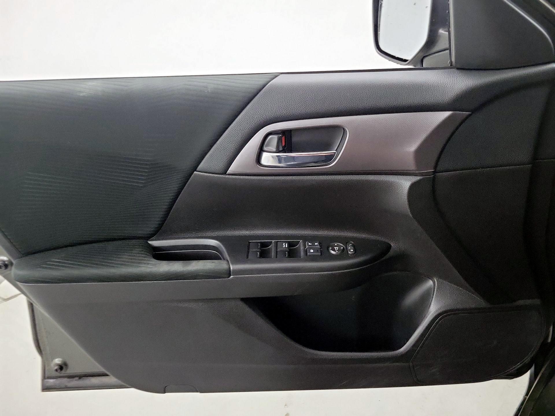 Thumbnail: 2015 Honda Accord - 12