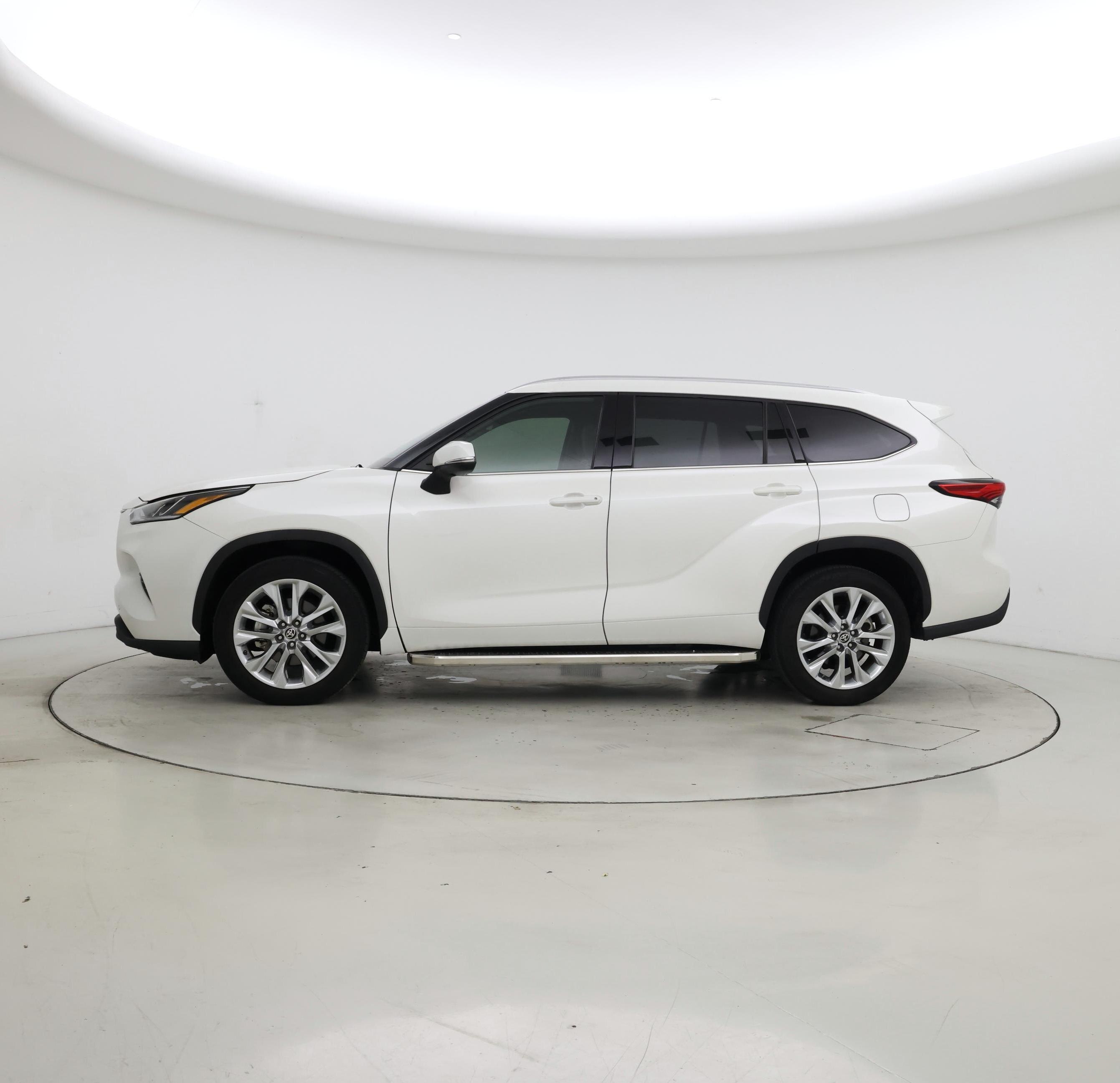 Thumbnail: 2021 Toyota Highlander - 3