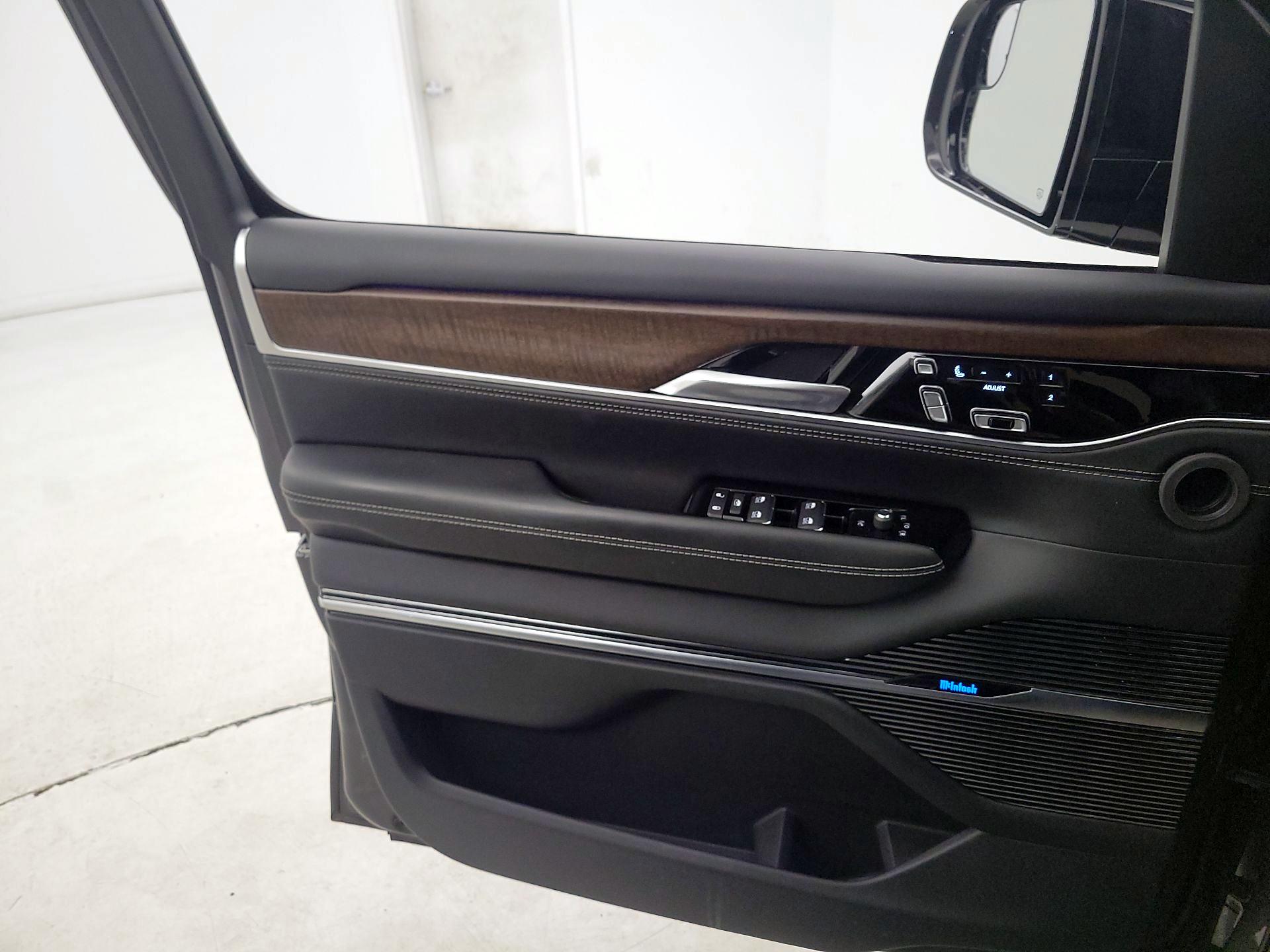 Thumbnail: 2023 Jeep Grand Wagoneer - 10