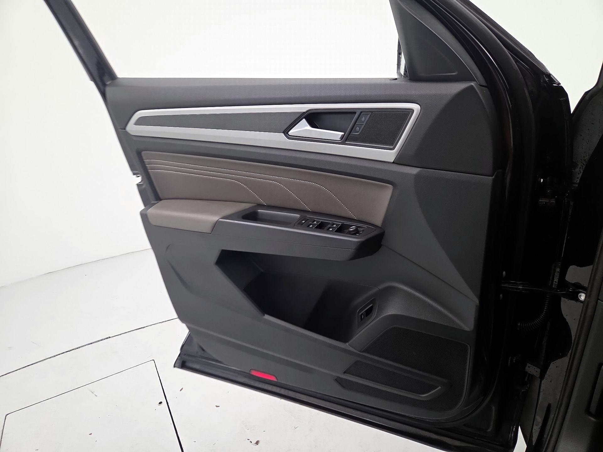Thumbnail: 2021 Volkswagen Atlas - 12