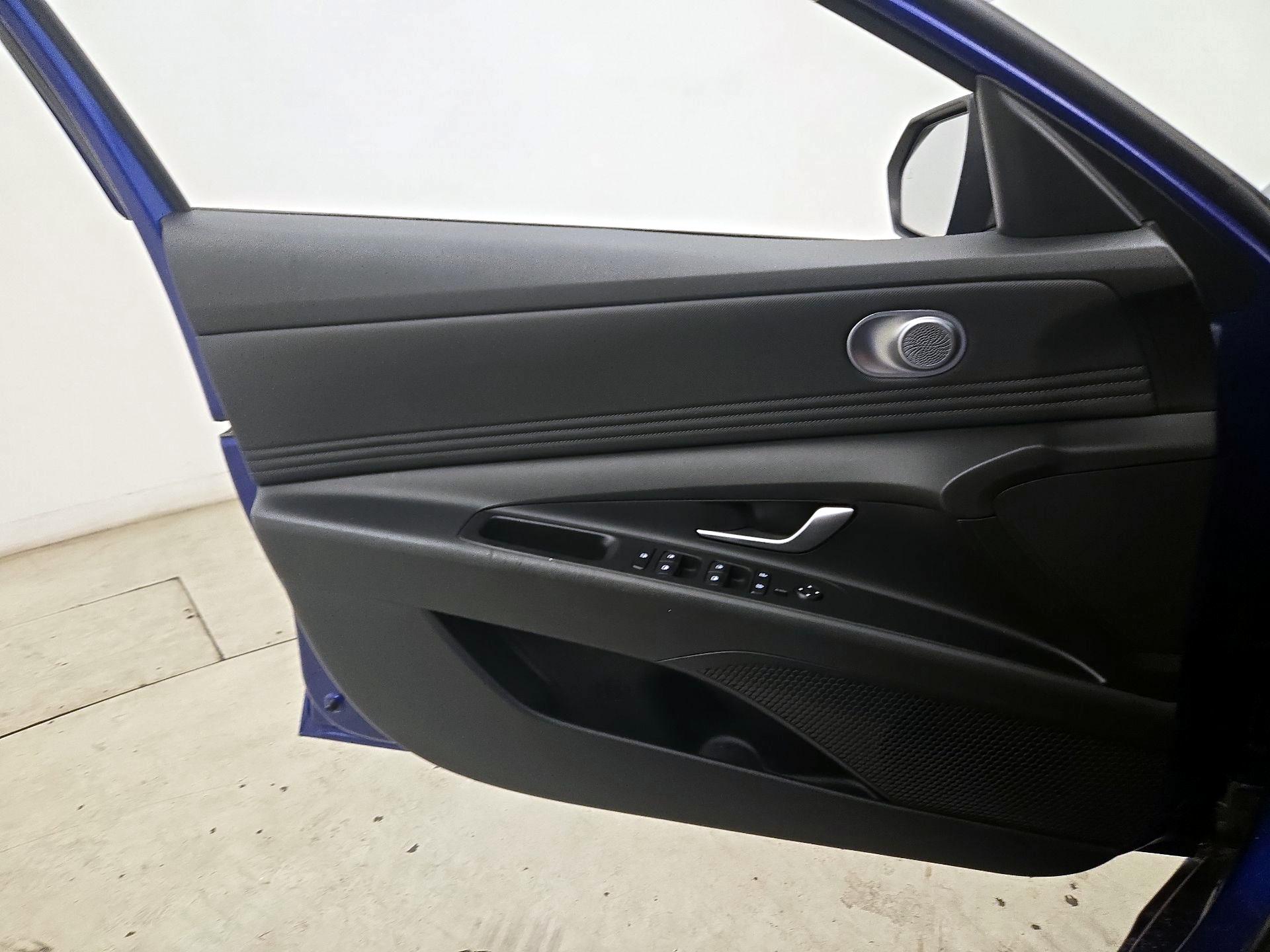 Thumbnail: 2023 Hyundai Elantra - 12