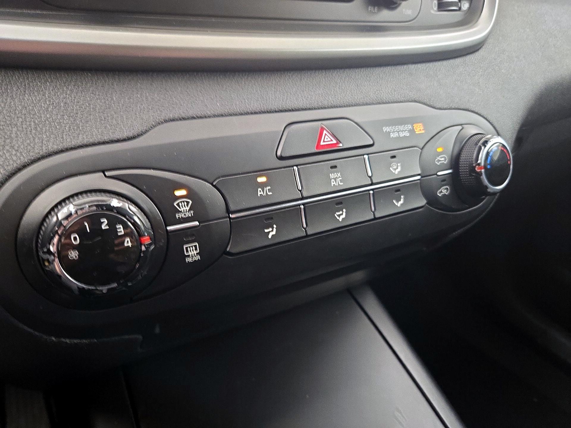 Thumbnail: 2017 Kia Sorento - 15