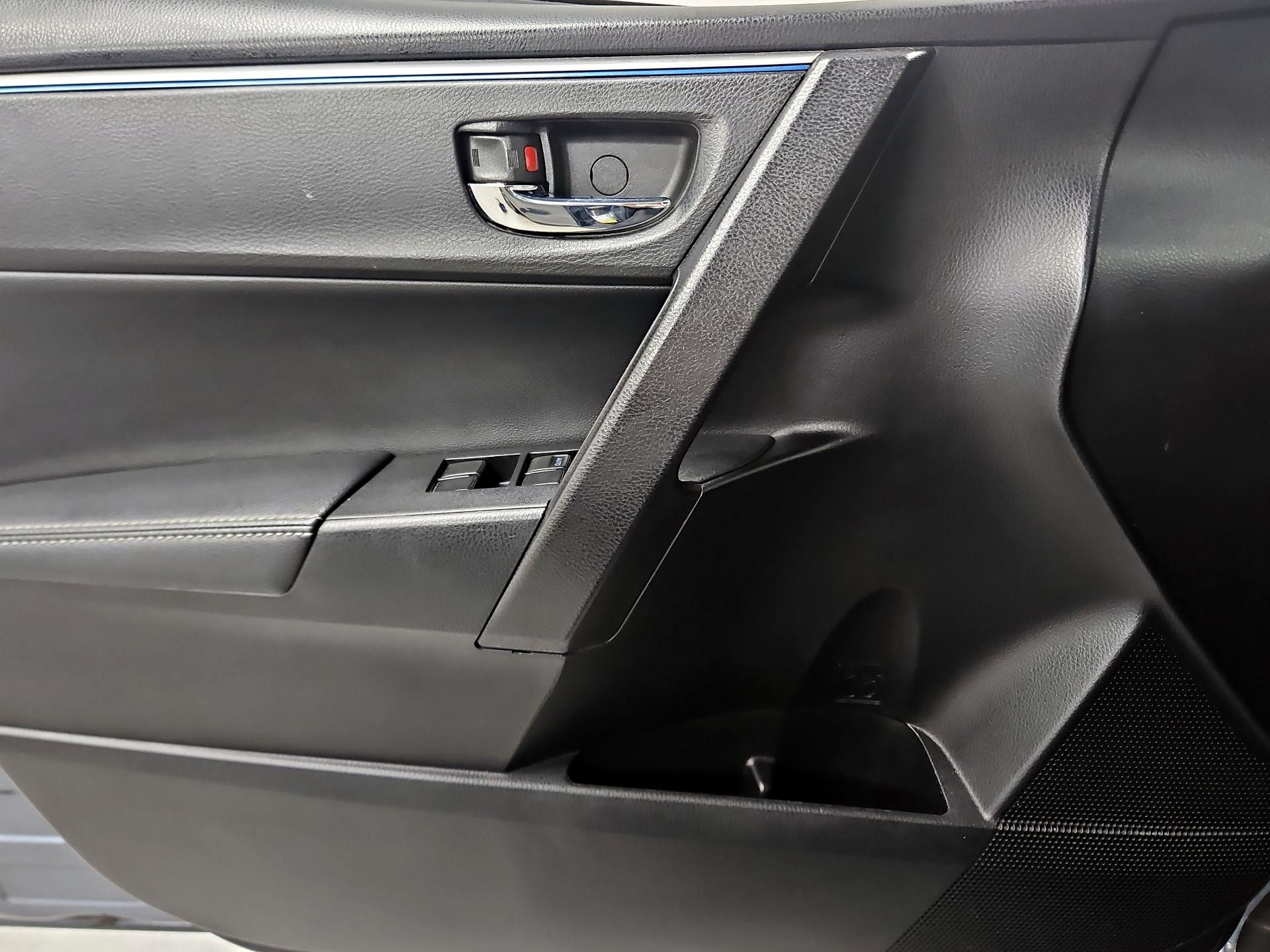 Thumbnail: 2015 Toyota Corolla - 12