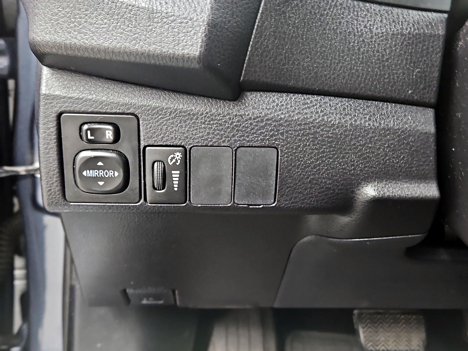 Thumbnail: 2015 Toyota Corolla - 13