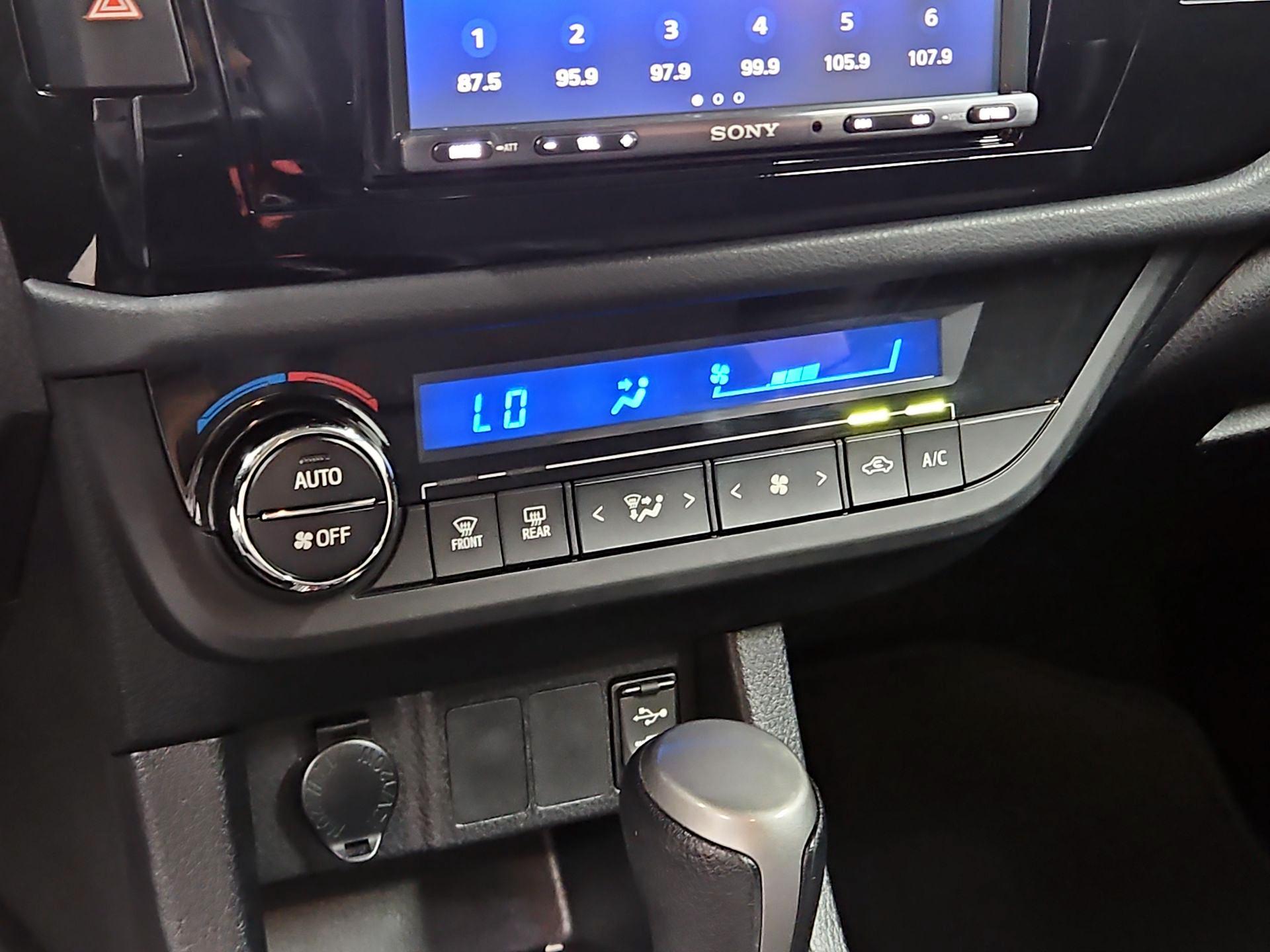 Thumbnail: 2015 Toyota Corolla - 16