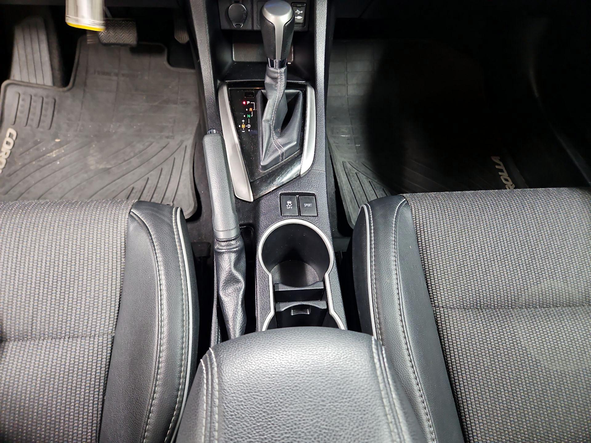 Thumbnail: 2015 Toyota Corolla - 17