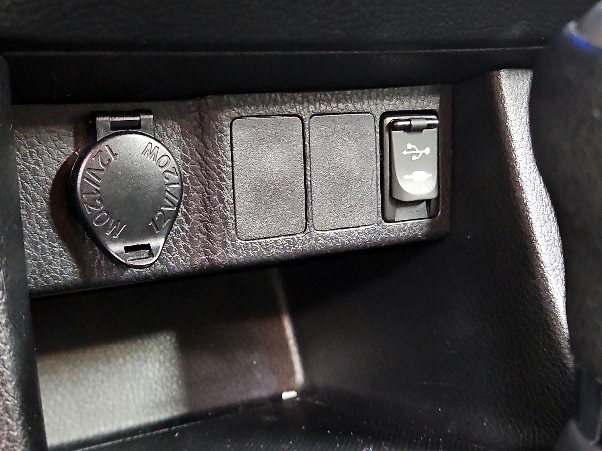 Thumbnail: 2015 Toyota Corolla - 18
