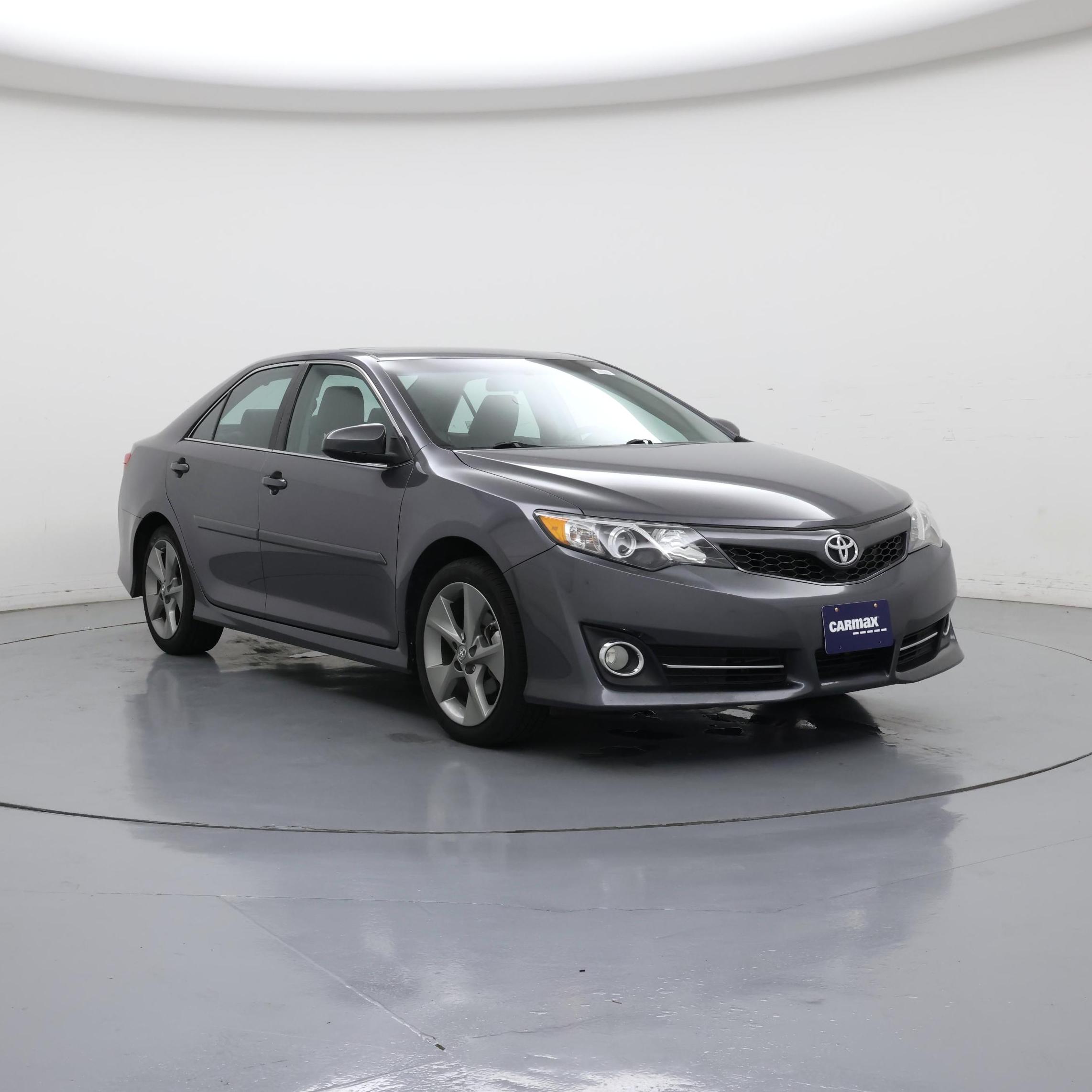 Gray 2014 Toyota Camry Sedan Front-Wheel Drive Automatic