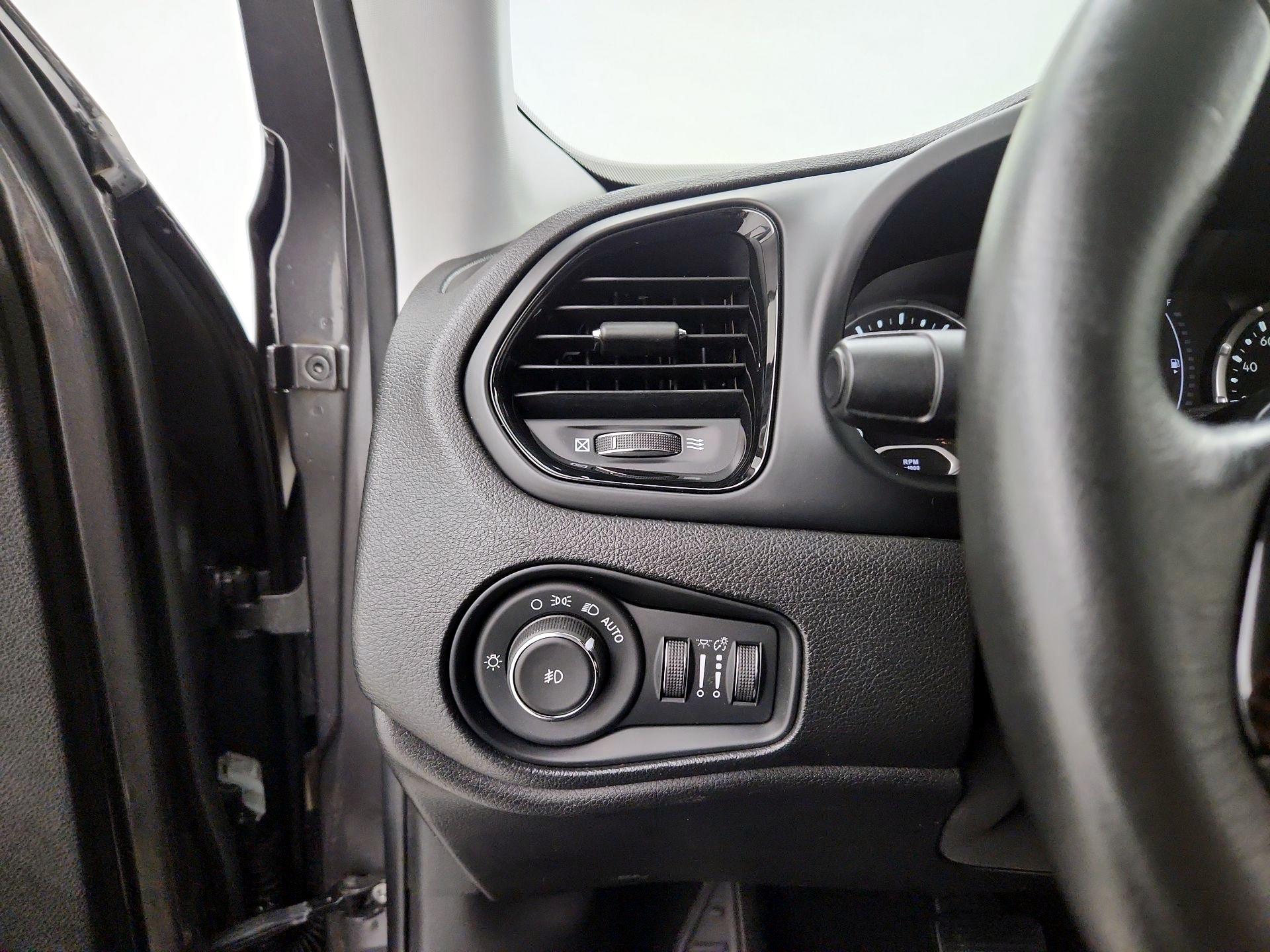 Thumbnail: 2017 Jeep Renegade - 13