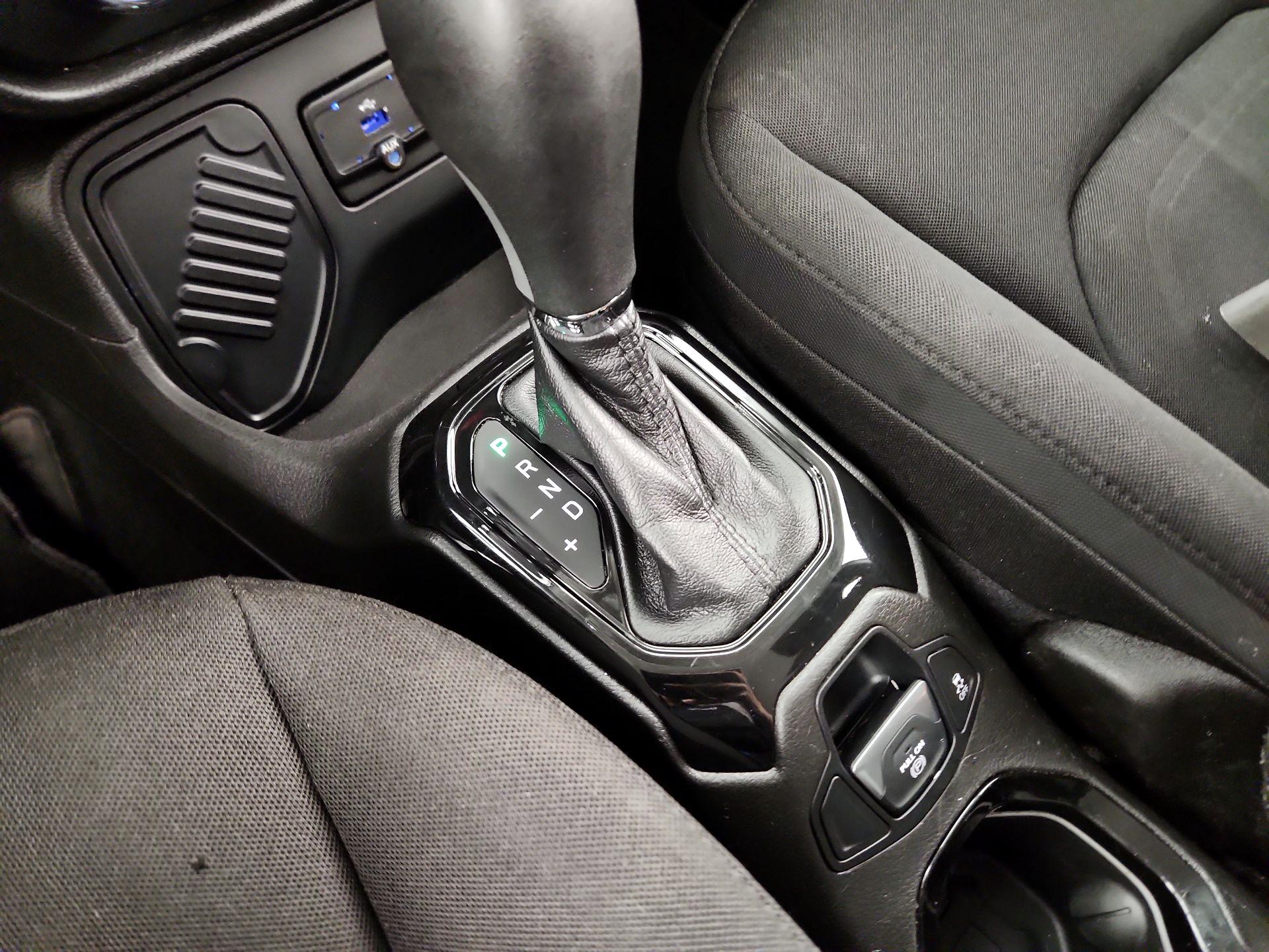Thumbnail: 2017 Jeep Renegade - 17