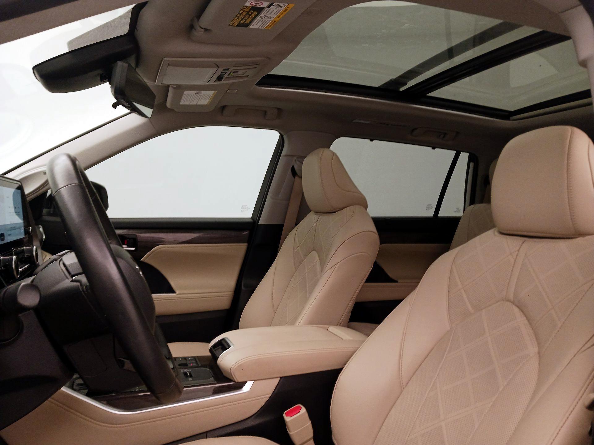 Thumbnail: 2024 Toyota Highlander - 19