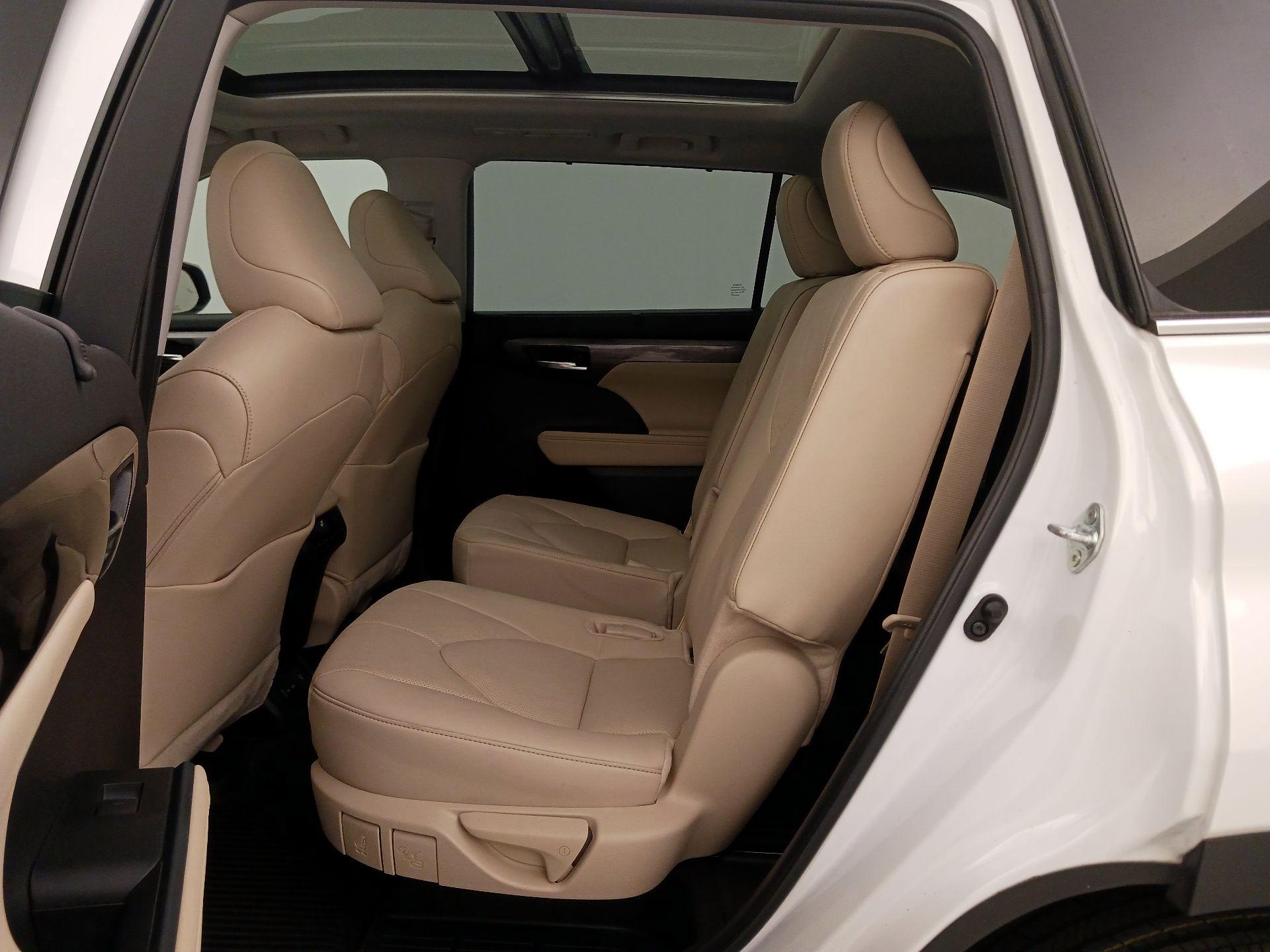 Thumbnail: 2024 Toyota Highlander - 20