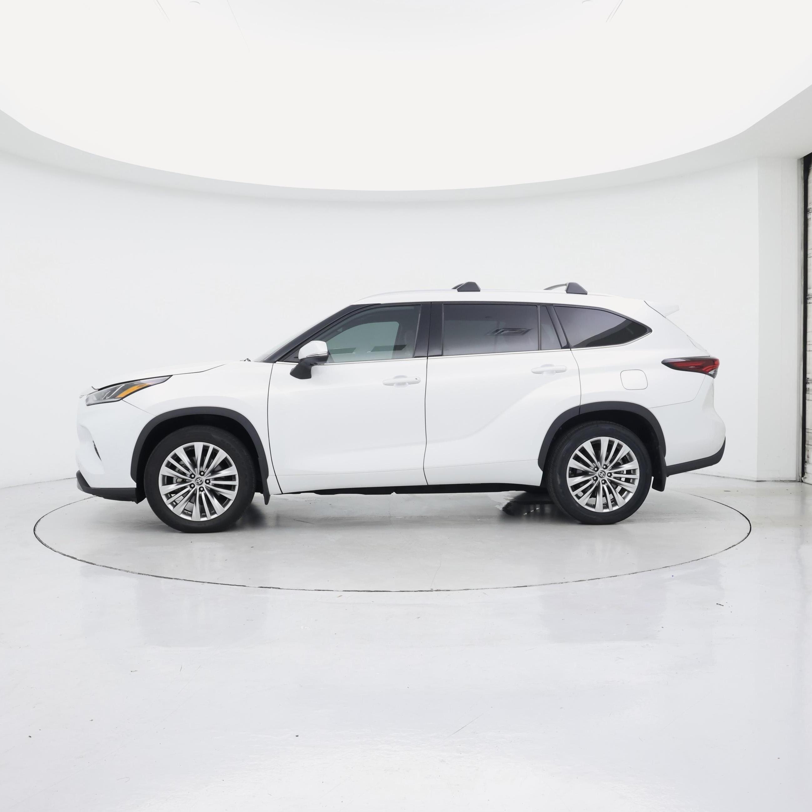 Thumbnail: 2024 Toyota Highlander - 3