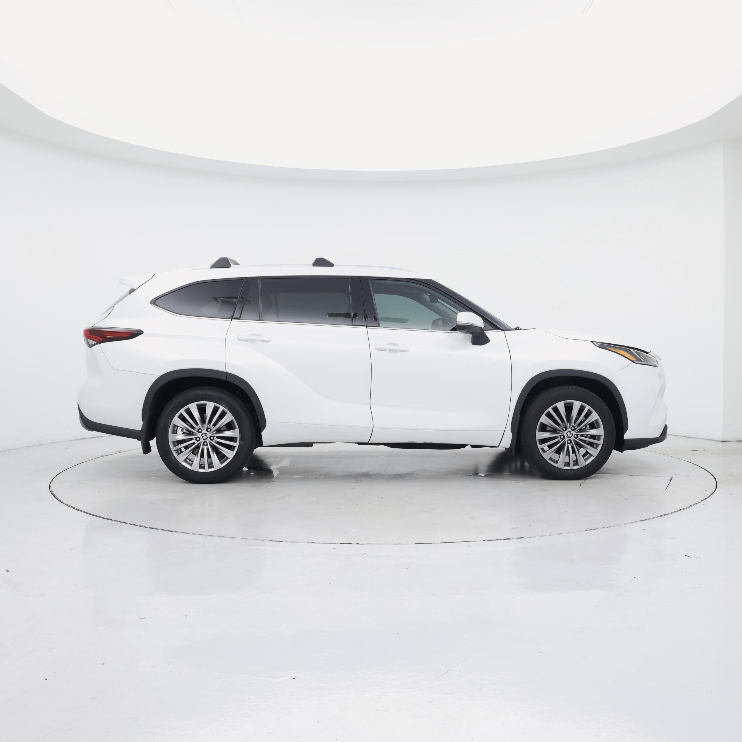 Thumbnail: 2024 Toyota Highlander - 7