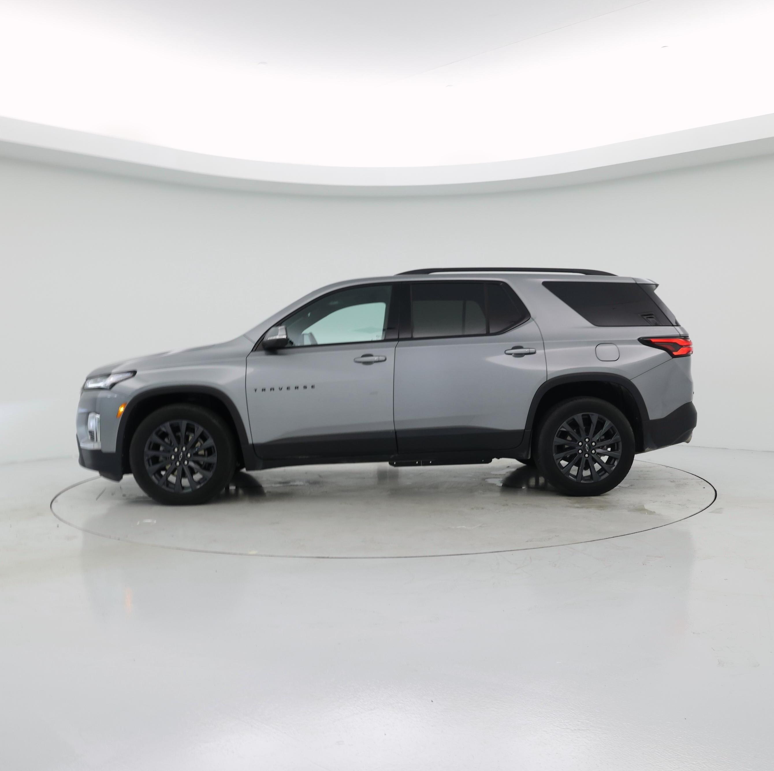 Thumbnail: 2023 Chevrolet Traverse - 3