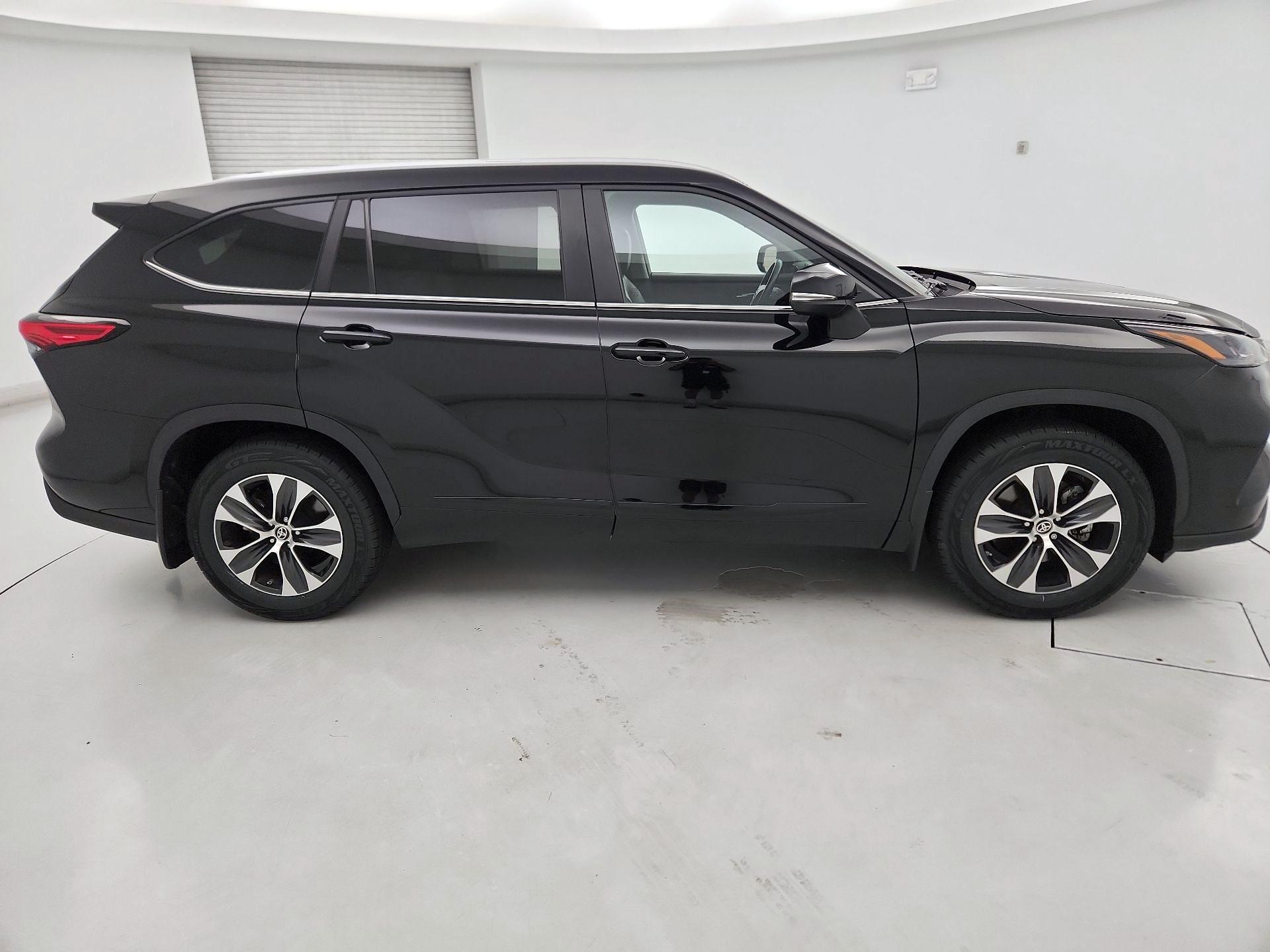 Thumbnail: 2023 Toyota Highlander - 4