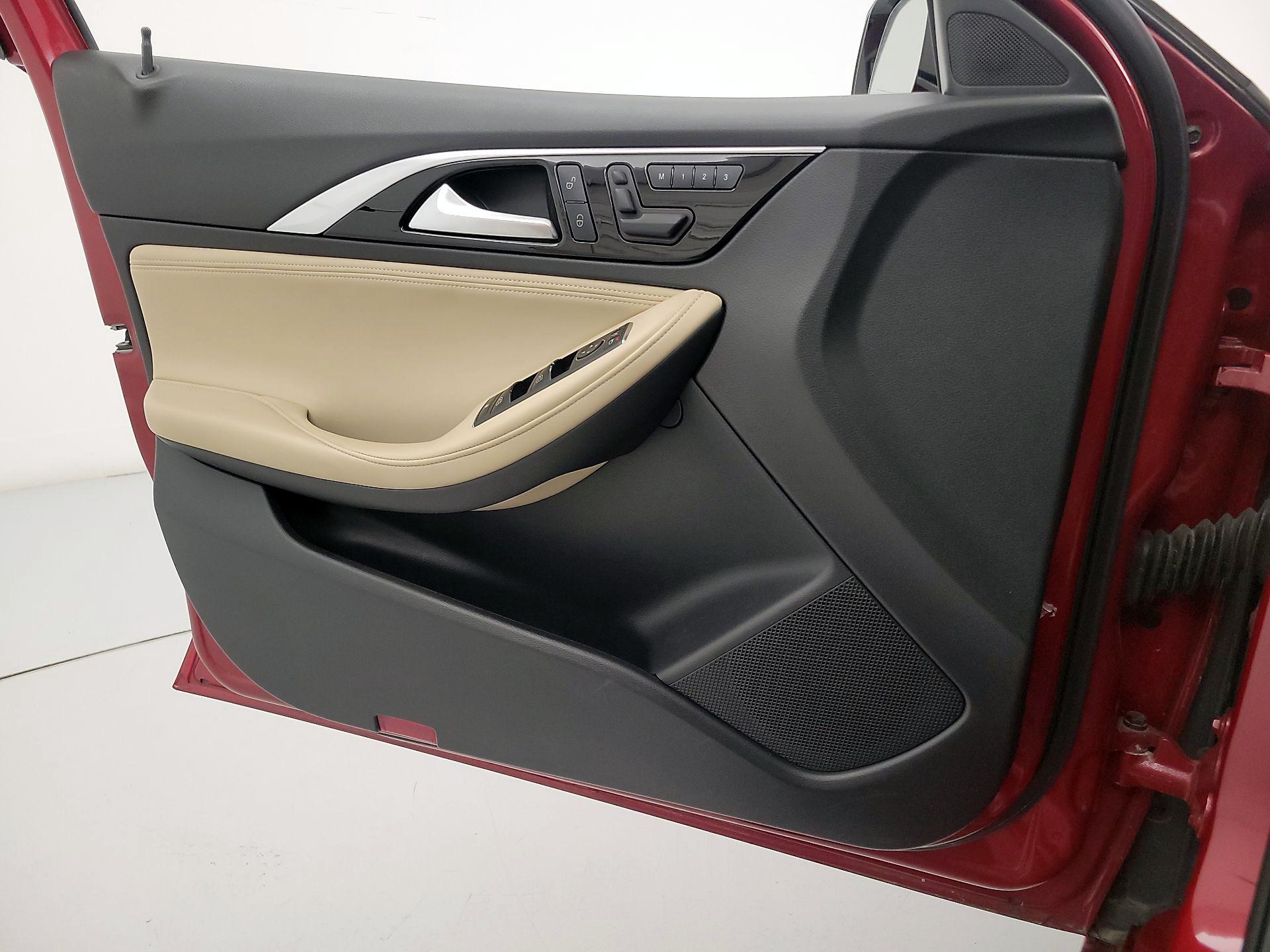 Thumbnail: 2019 INFINITI QX30 - 12