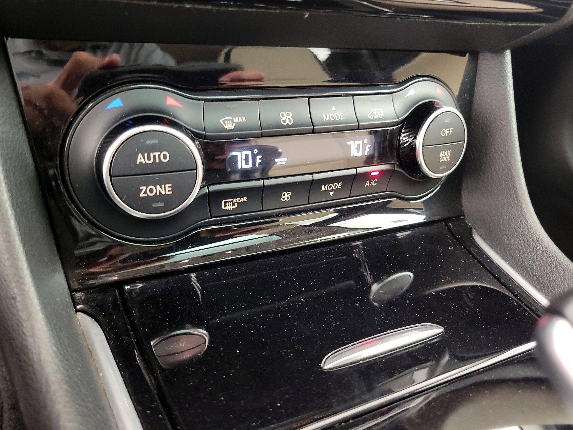 Thumbnail: 2019 INFINITI QX30 - 16