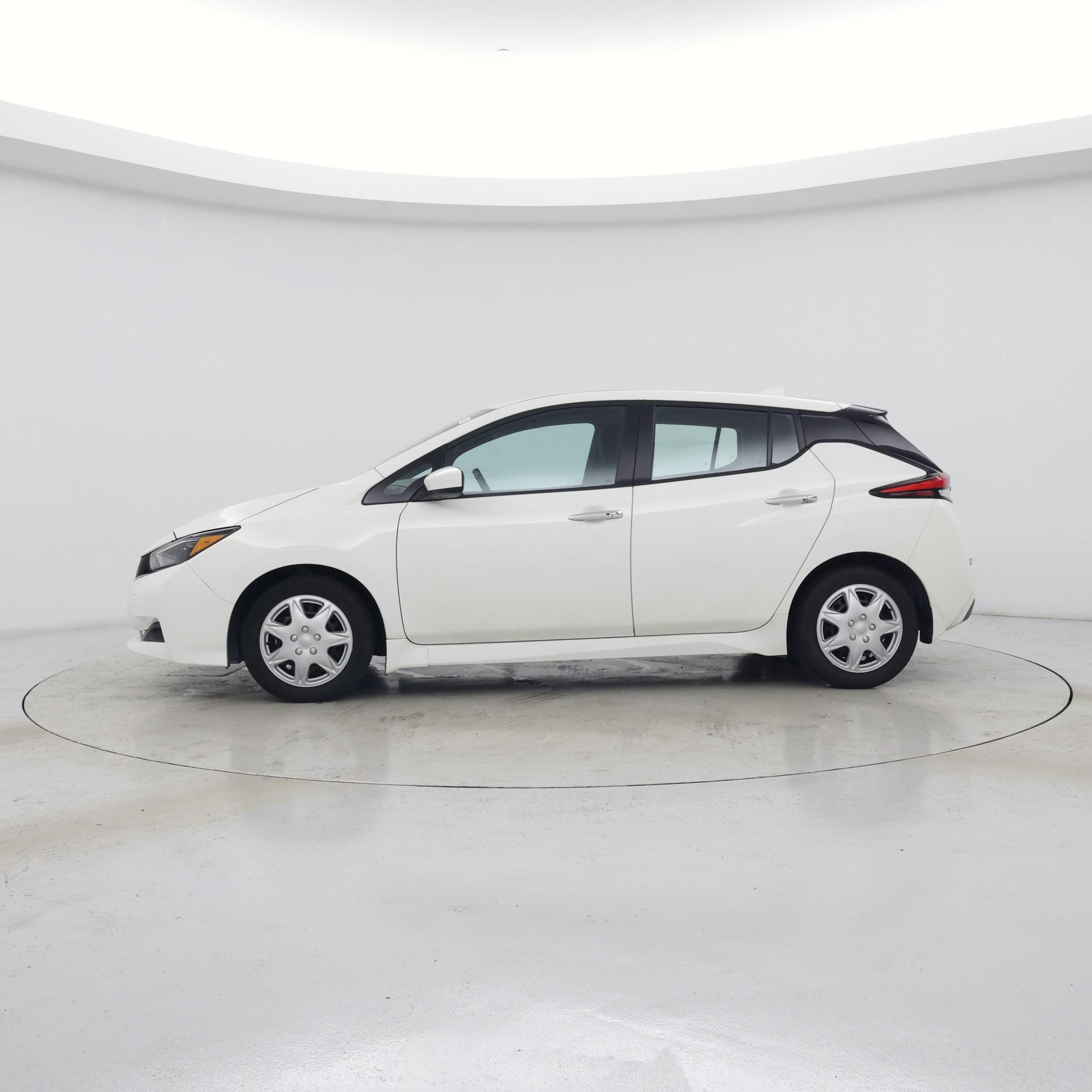 Thumbnail: 2023 Nissan Leaf - 3
