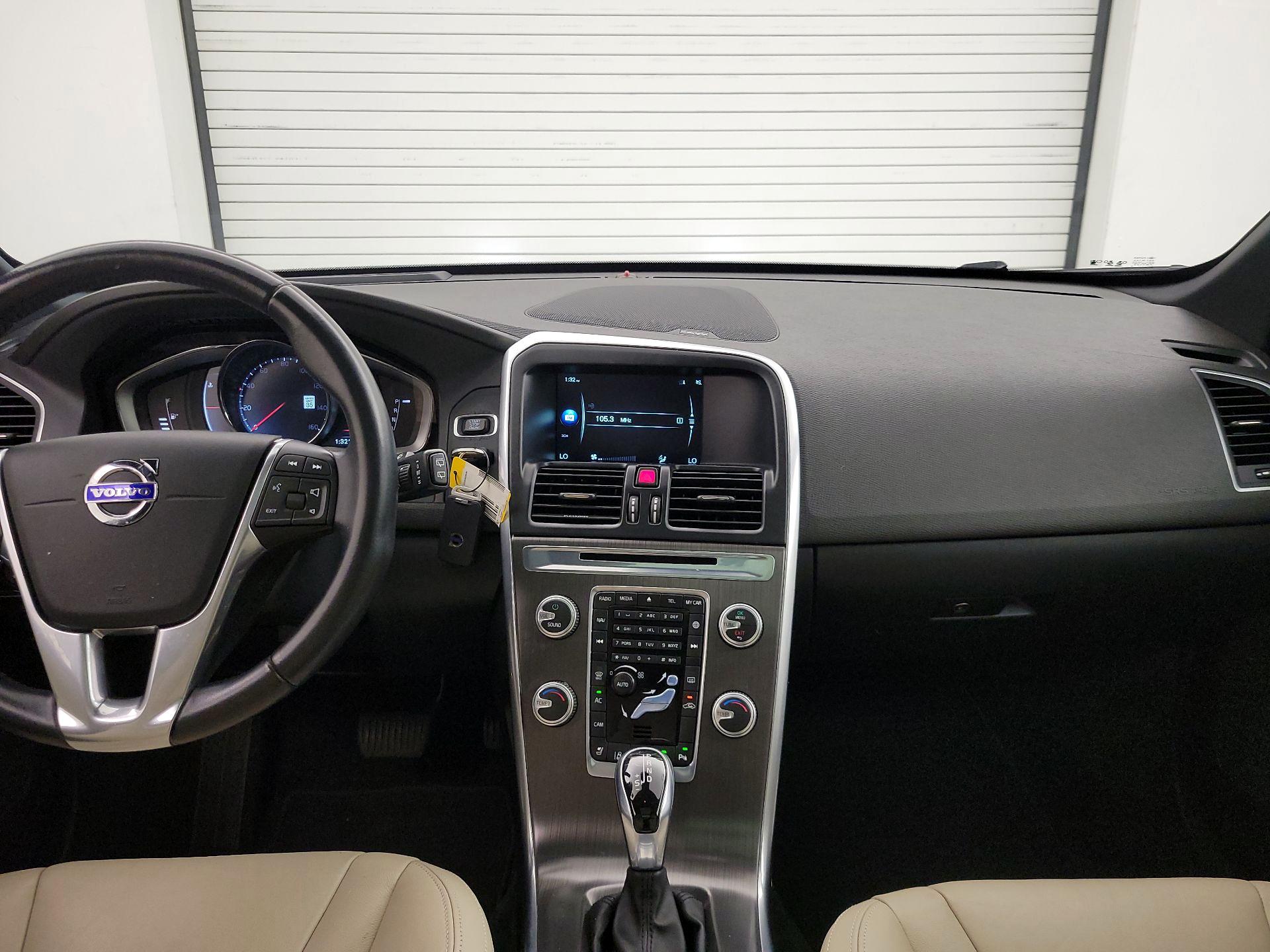 Thumbnail: 2016 Volvo XC60 - 9