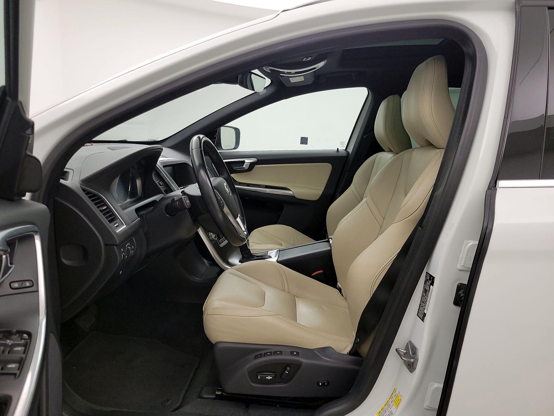 Thumbnail: 2016 Volvo XC60 - 11
