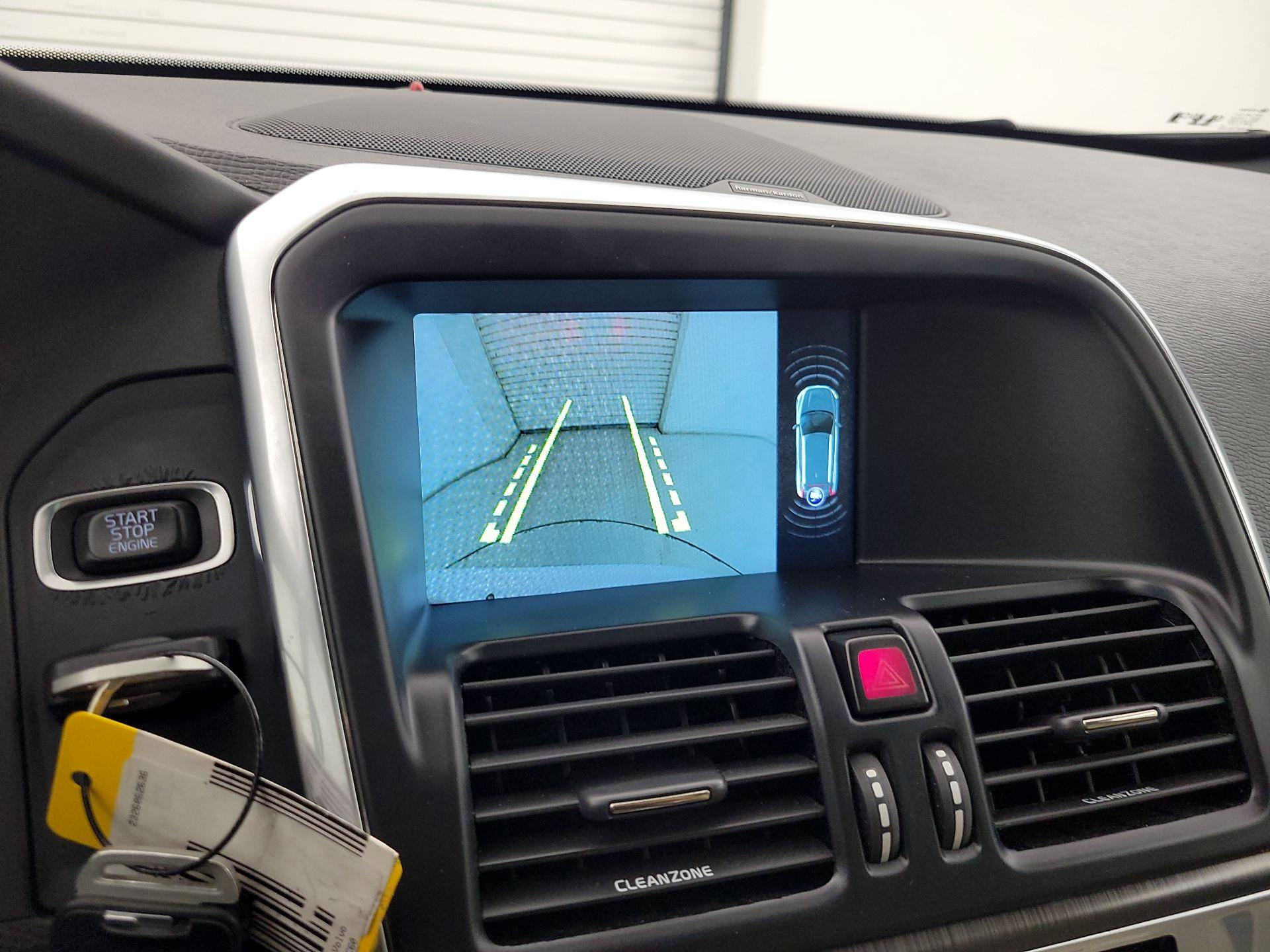 Thumbnail: 2016 Volvo XC60 - 15