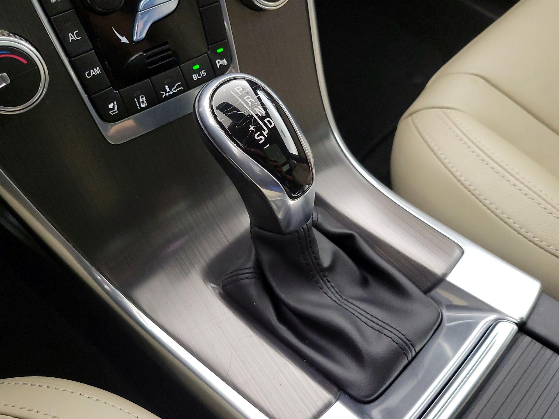 Thumbnail: 2016 Volvo XC60 - 18