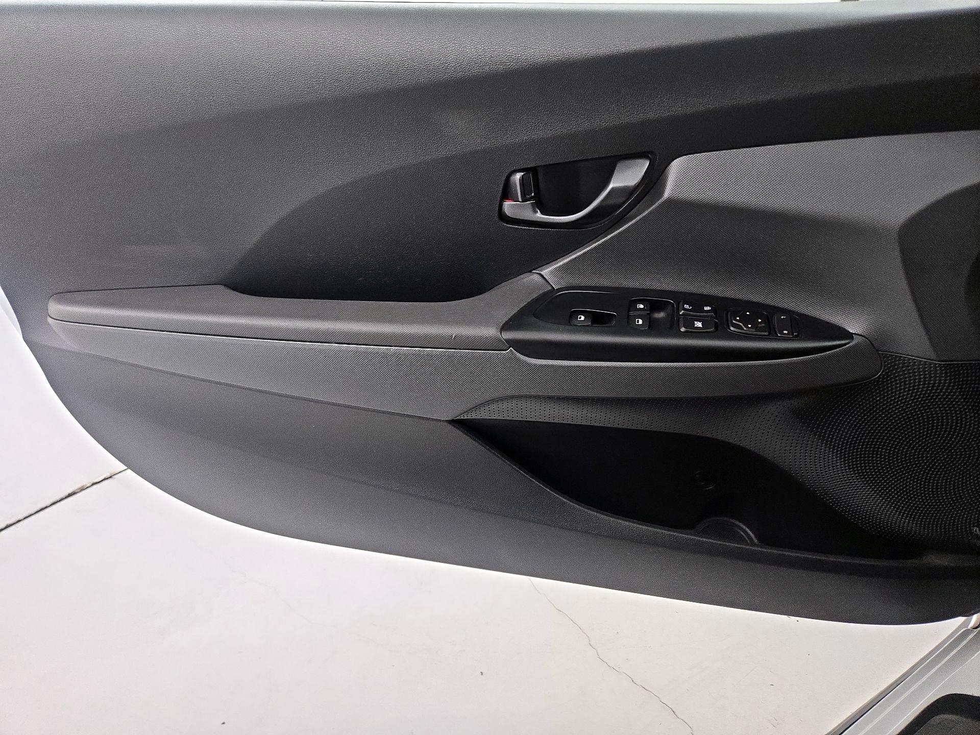 Thumbnail: 2020 Hyundai Veloster - 12